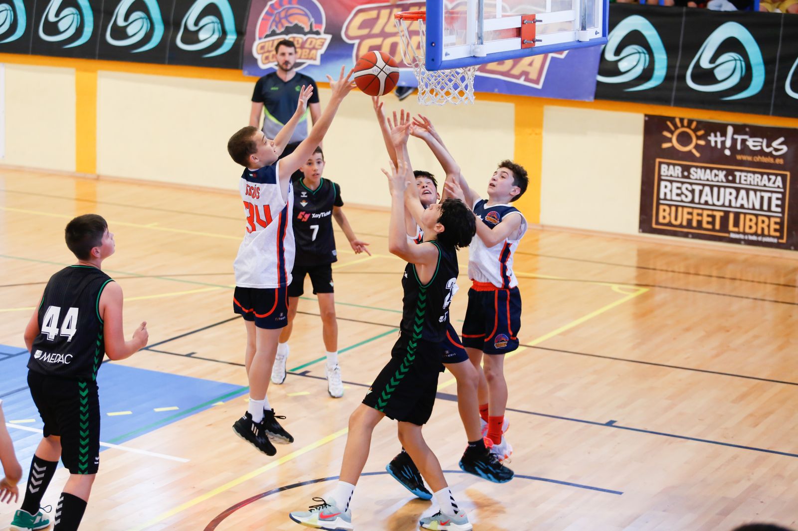 Las fotos de la penúltima jornada del Cadeba mini-masculino de La Línea