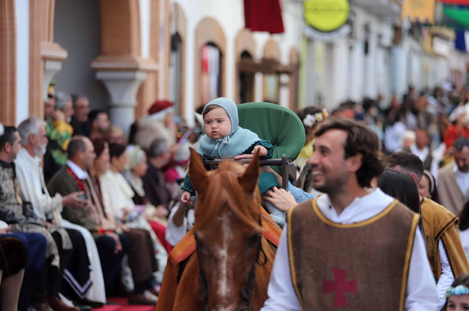 Imágenes del gran ambiente en la Feria Medieval de Palos de la Frontera, Huelva