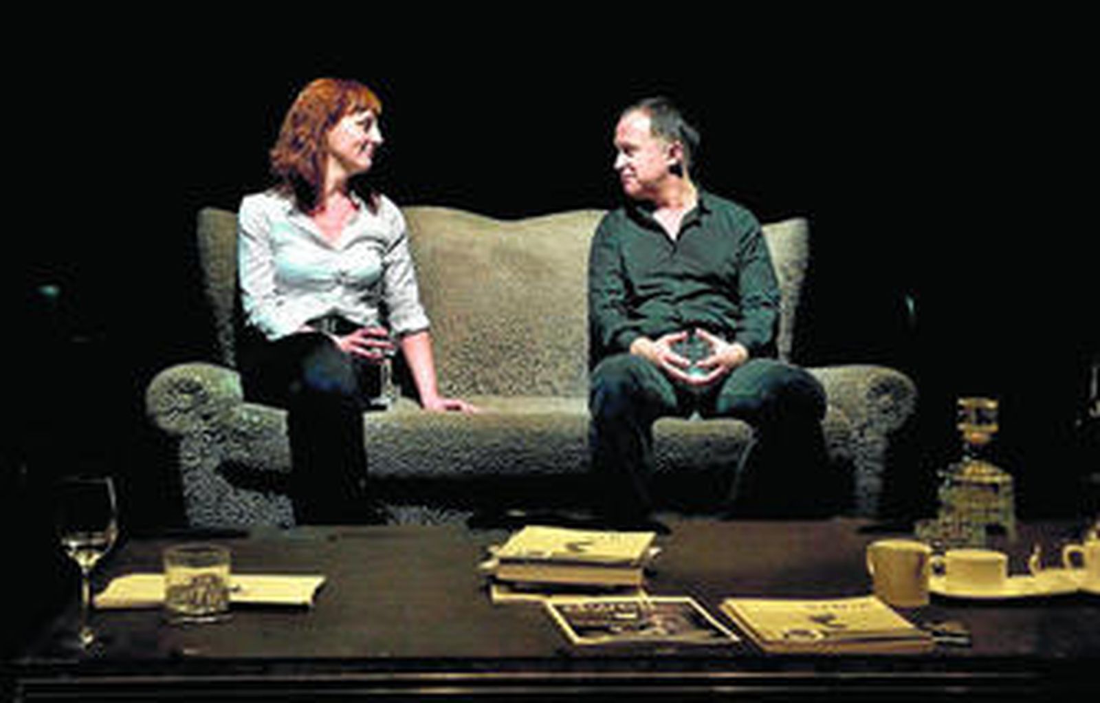 Una escena de 'Maridos y mujeres', obra que llega hoy al Teatro Góngora.