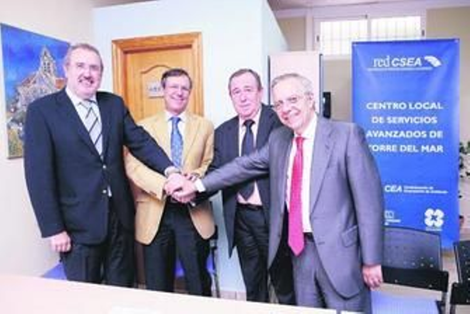 De izquierda a derecha, Antonio Souvirón, delegado de Turismo, Comercio y Deporte; Juan Cobalea, vicepresidente segundo de la Cámara de Comercio; Jesús Pastor Collado, presidente de ACET, y Vicente García Martín, presidente de la CEM.