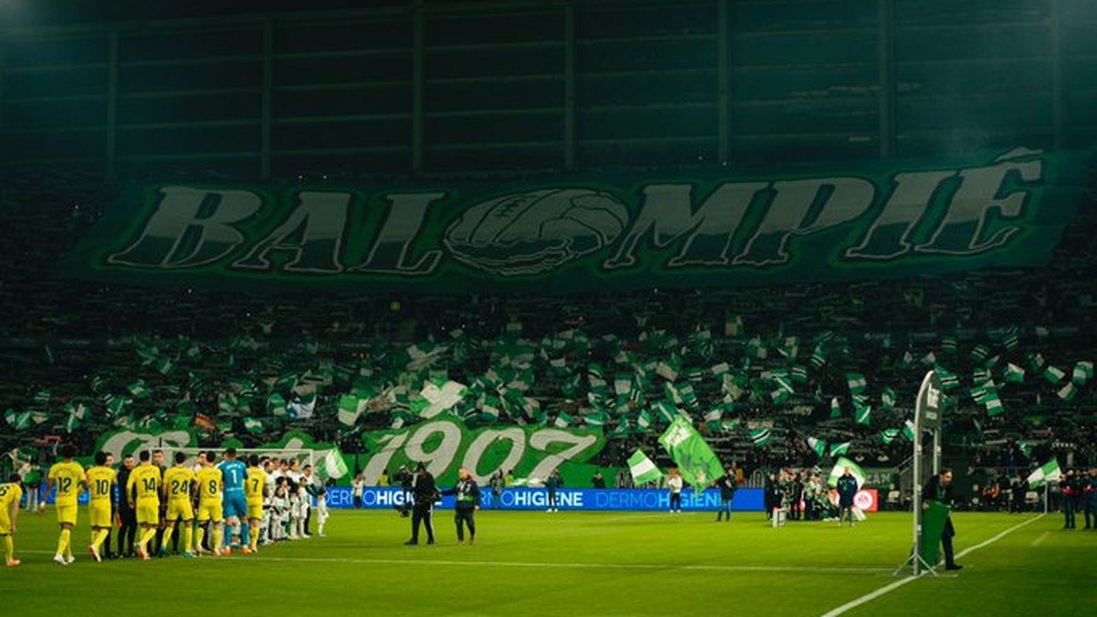 Imagen del tifo de la Grada Gol Sur 1907 ante el Villarreal en La Cartuja.