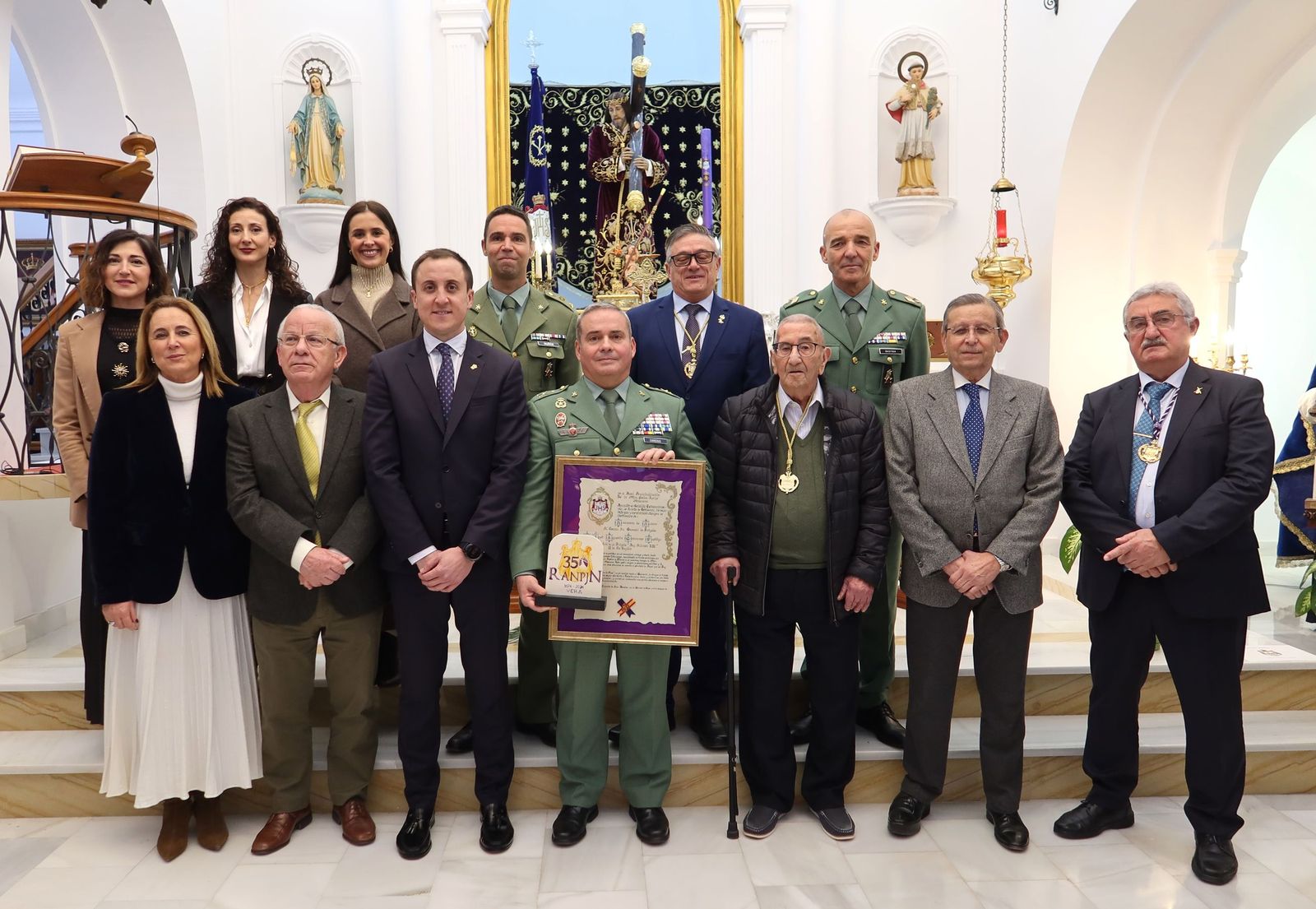 Numerosas autoridades civiles y militares asistieron al acto.