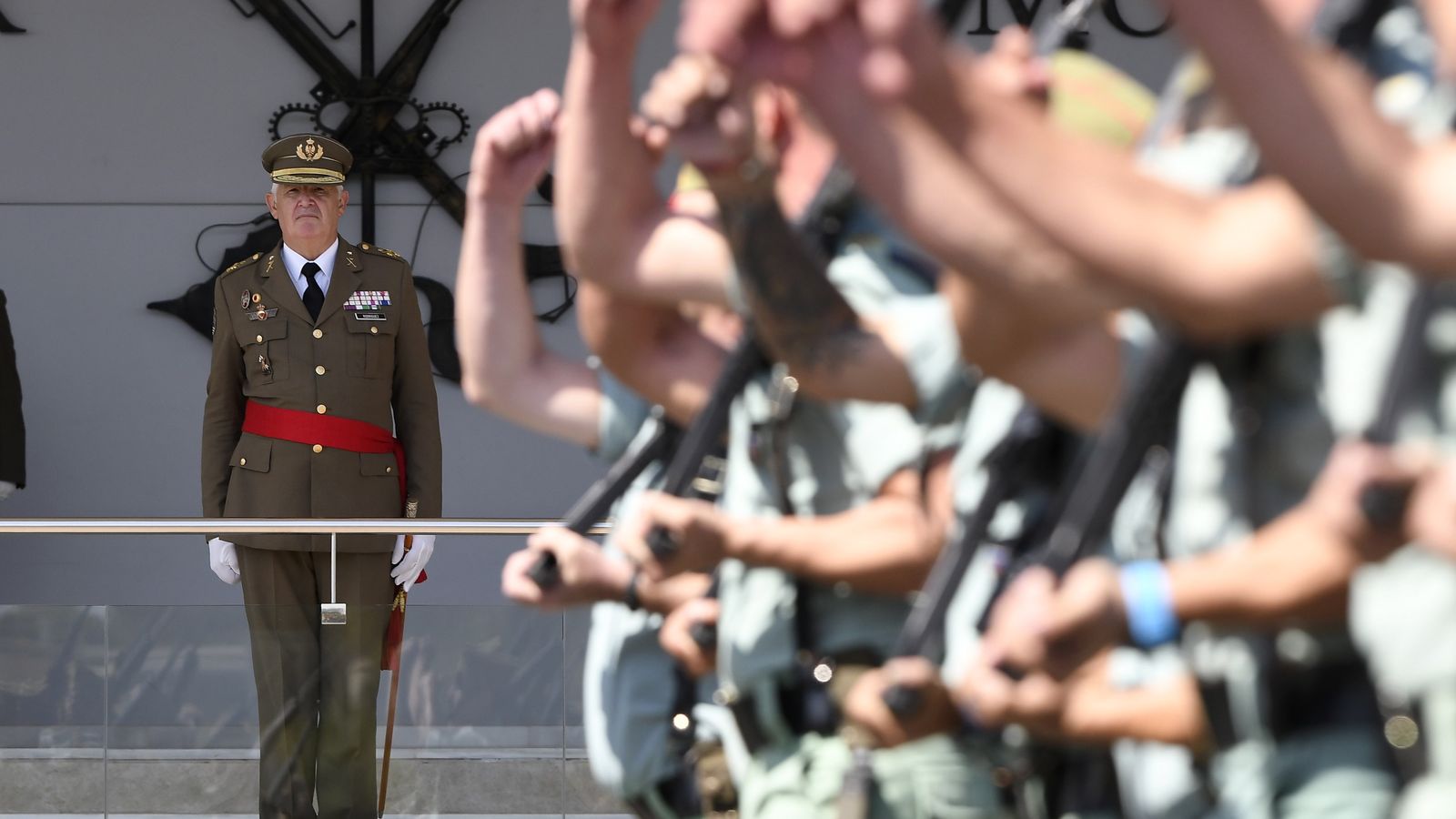 El teniente general Rodríguez García preside un acto de la Legión en Viator.