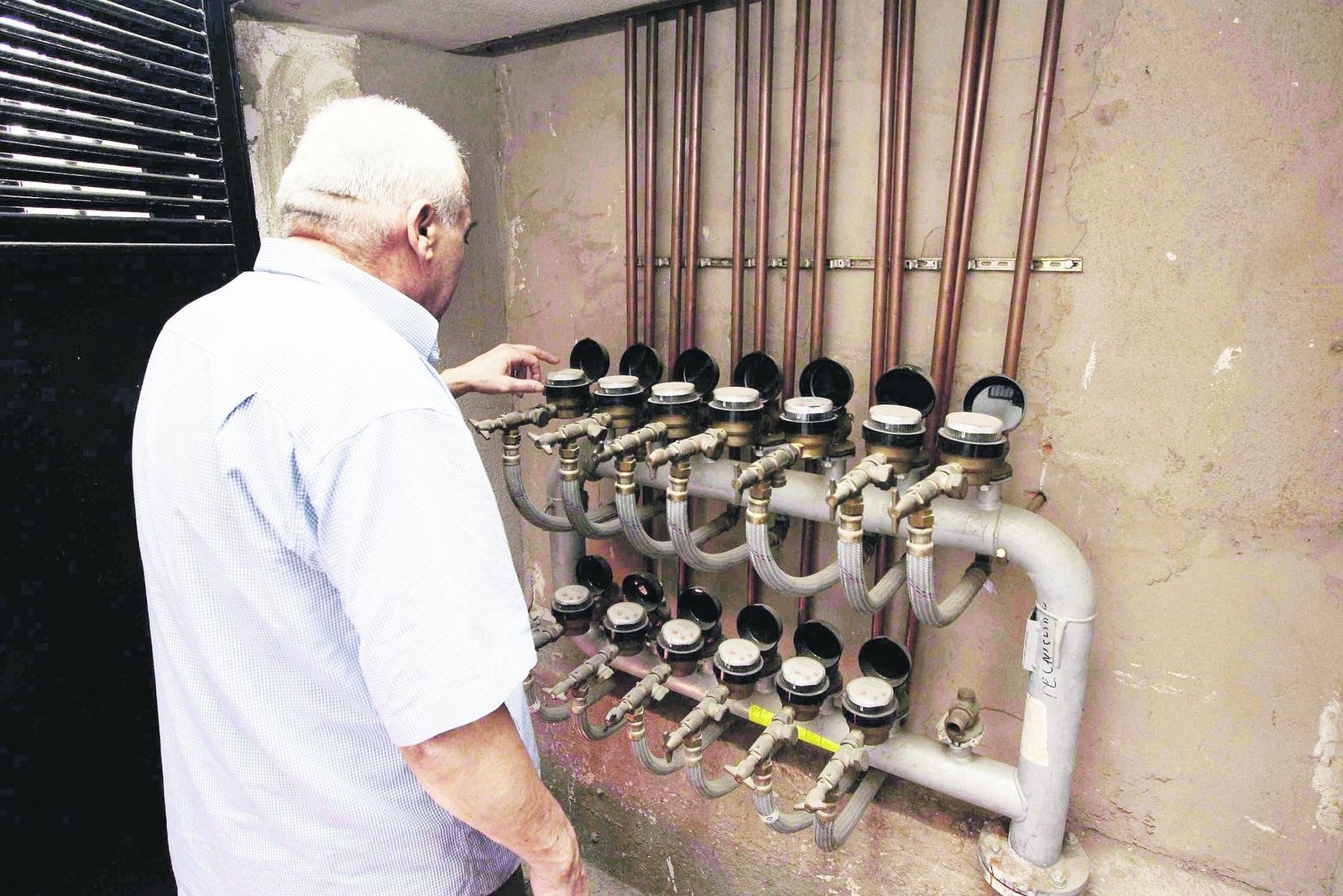 Contadores del agua en una vivienda gaditana.