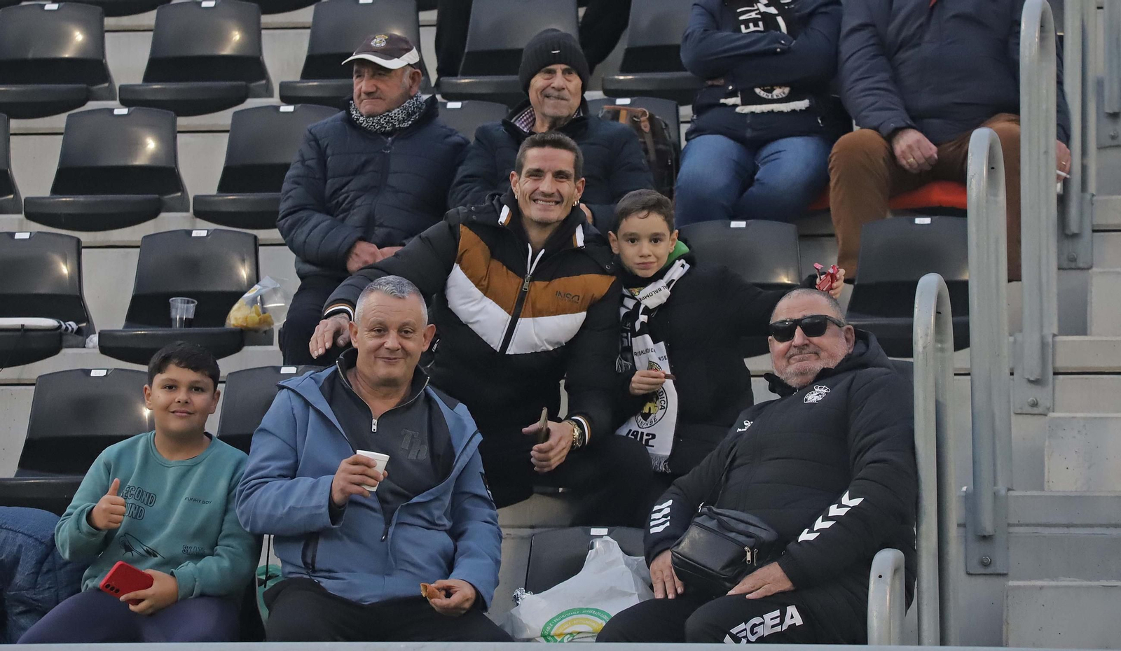 Búscate en el Ciudad de La Línea durante el Balona - Dos Hermanas de Tercera Federación