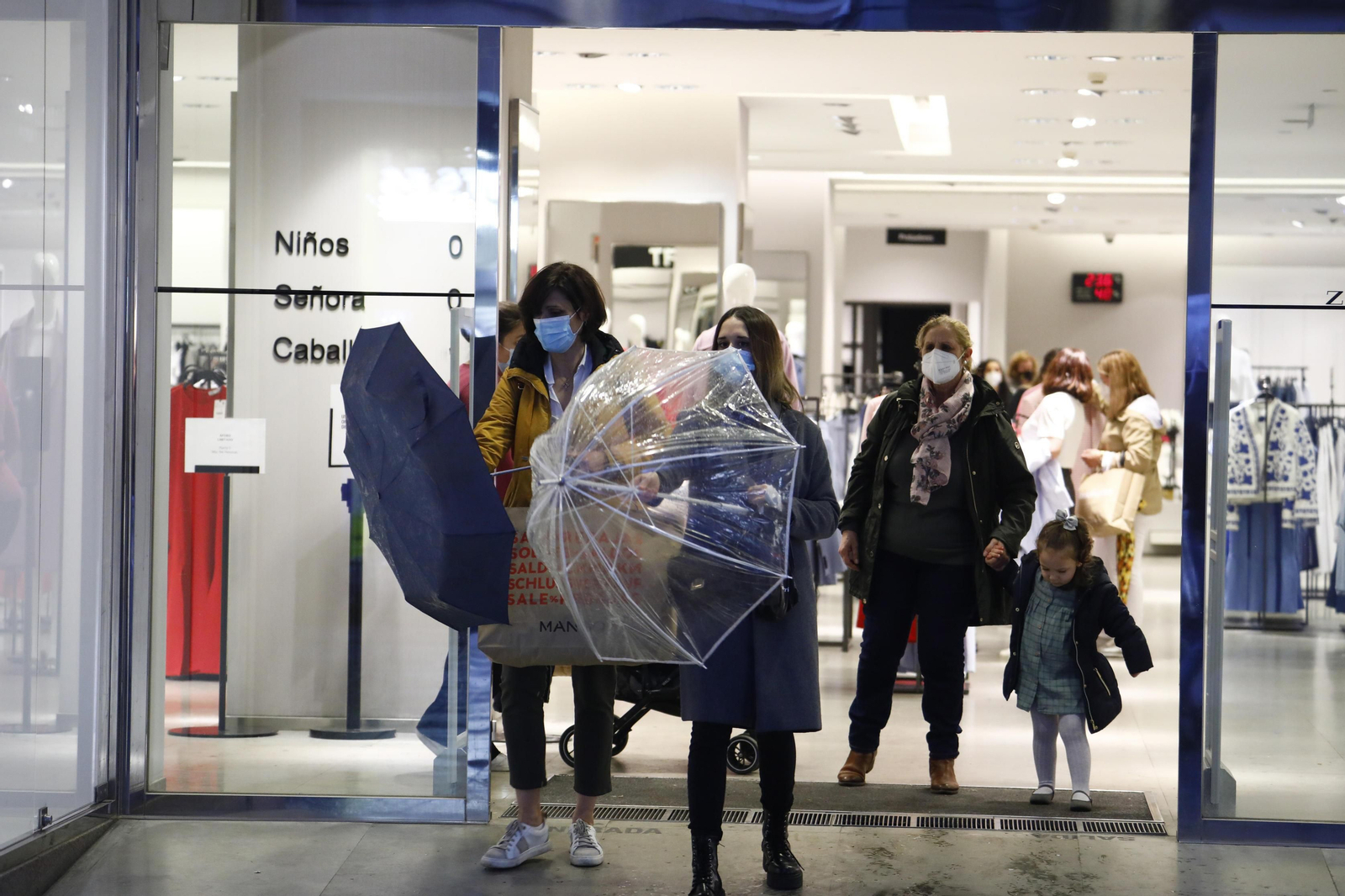 Fotografías: Tarde de bares y compras dos meses después en Córdoba