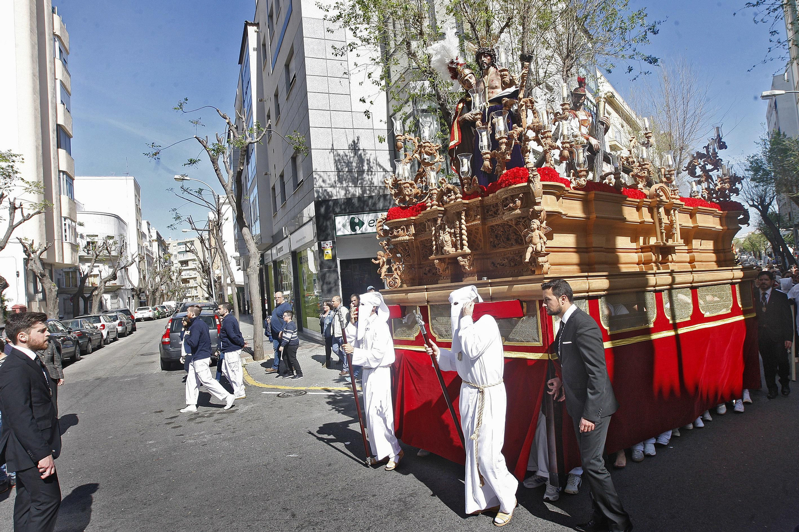 Salida de la hermandad del Despojado