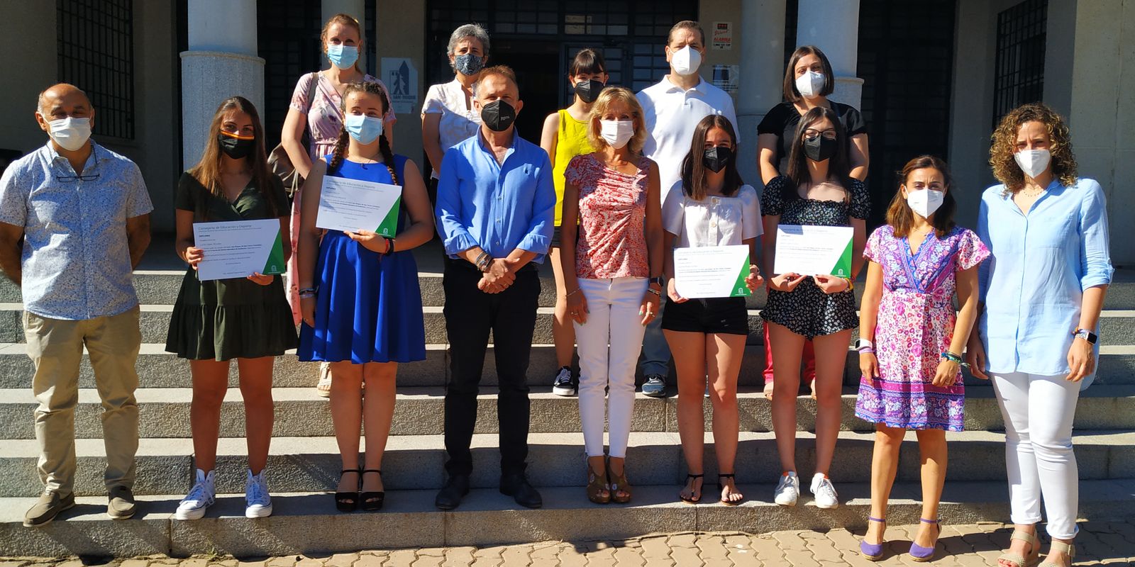 Foto de familia de la entrega de los reconocimientos.