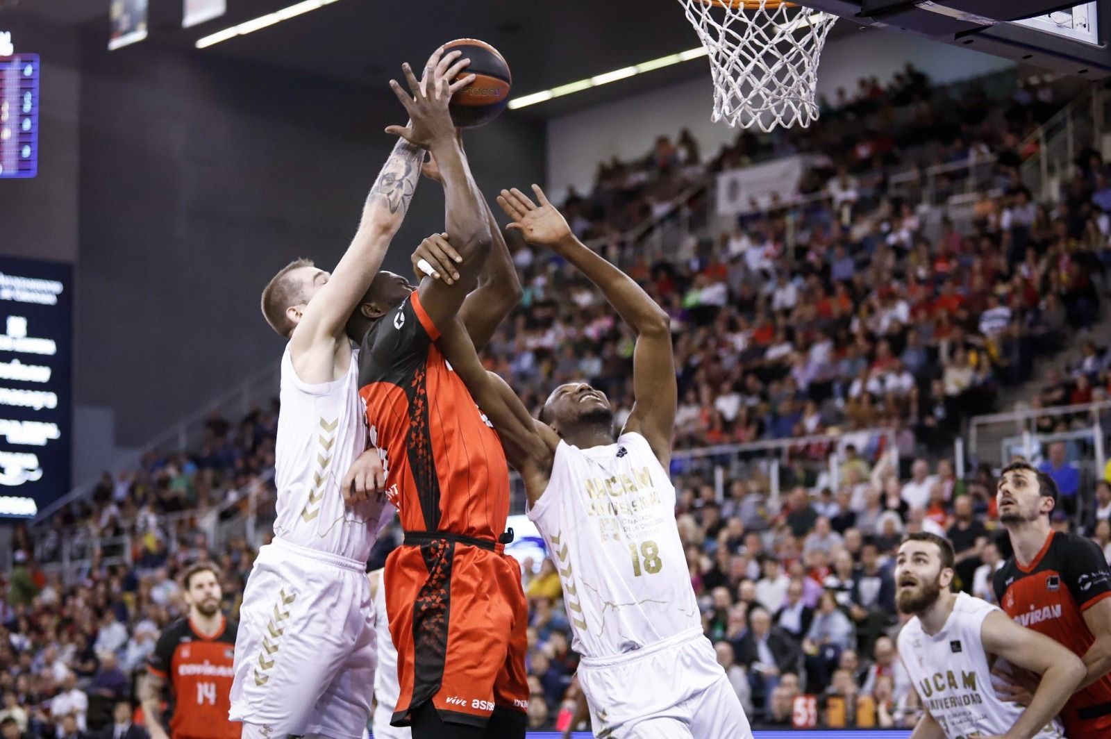 Encuéntrate en la grada en el Covirán Granada - UCAM Murcia