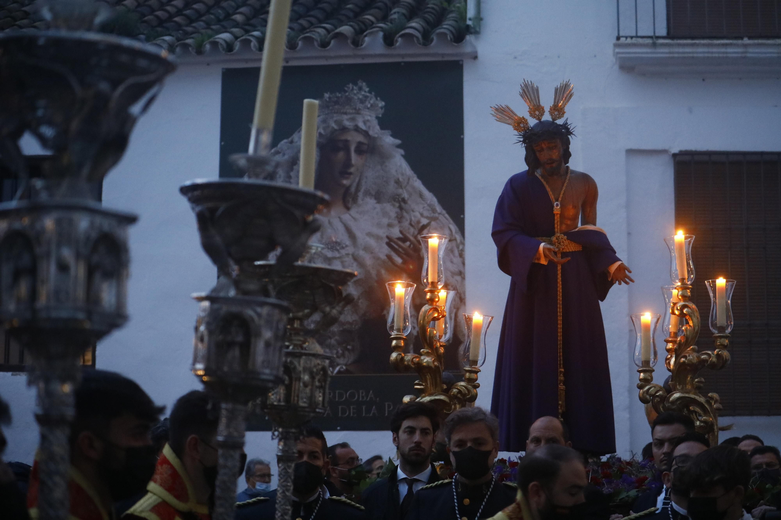 El vía crucis del Señor de la Humildad y Paciencia de Córdoba, en imágenes