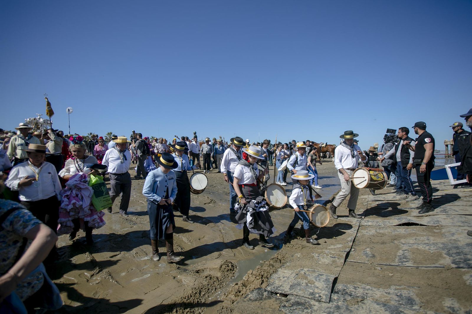 La hermandad de Sanlúcar cruza Bajo de Guía