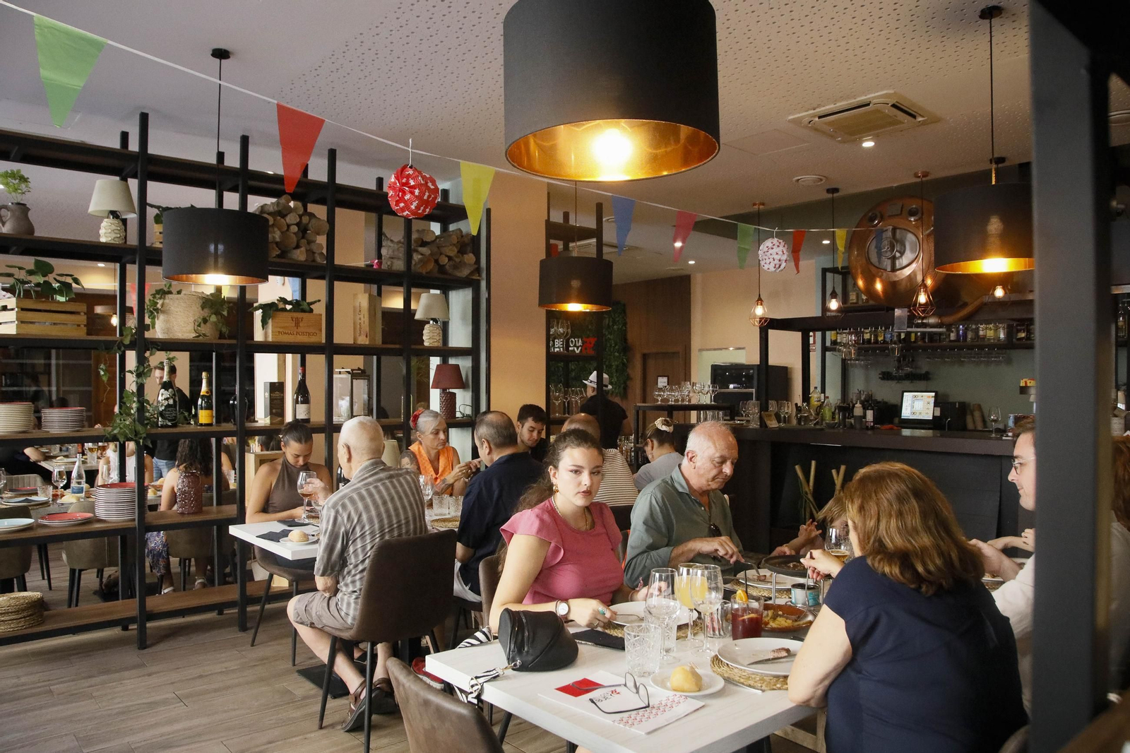 Las imágenes de la feria del mediodía en "La bellota y el buey"