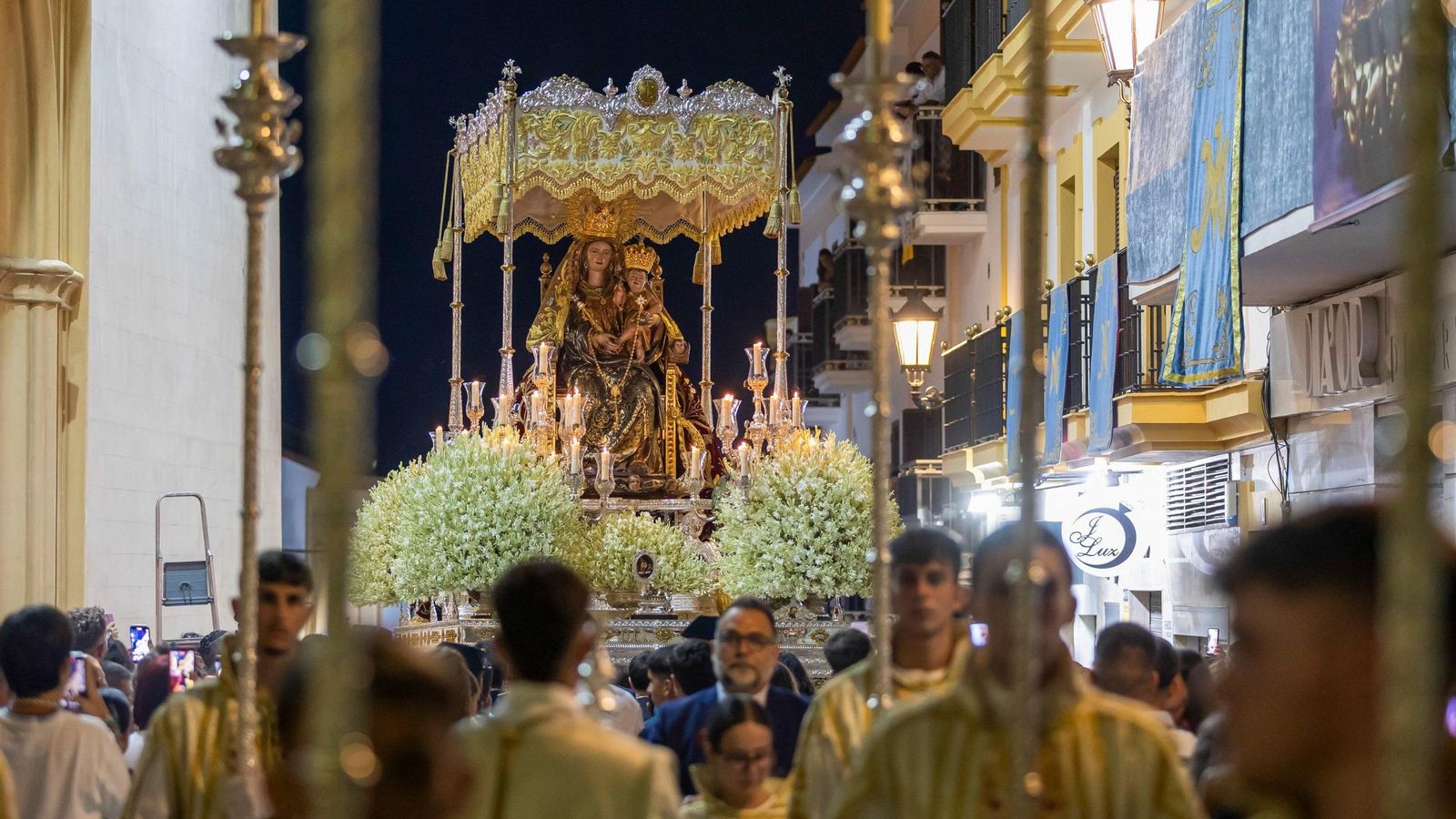 La Virgen de la Bella sale en procesión en Lepe