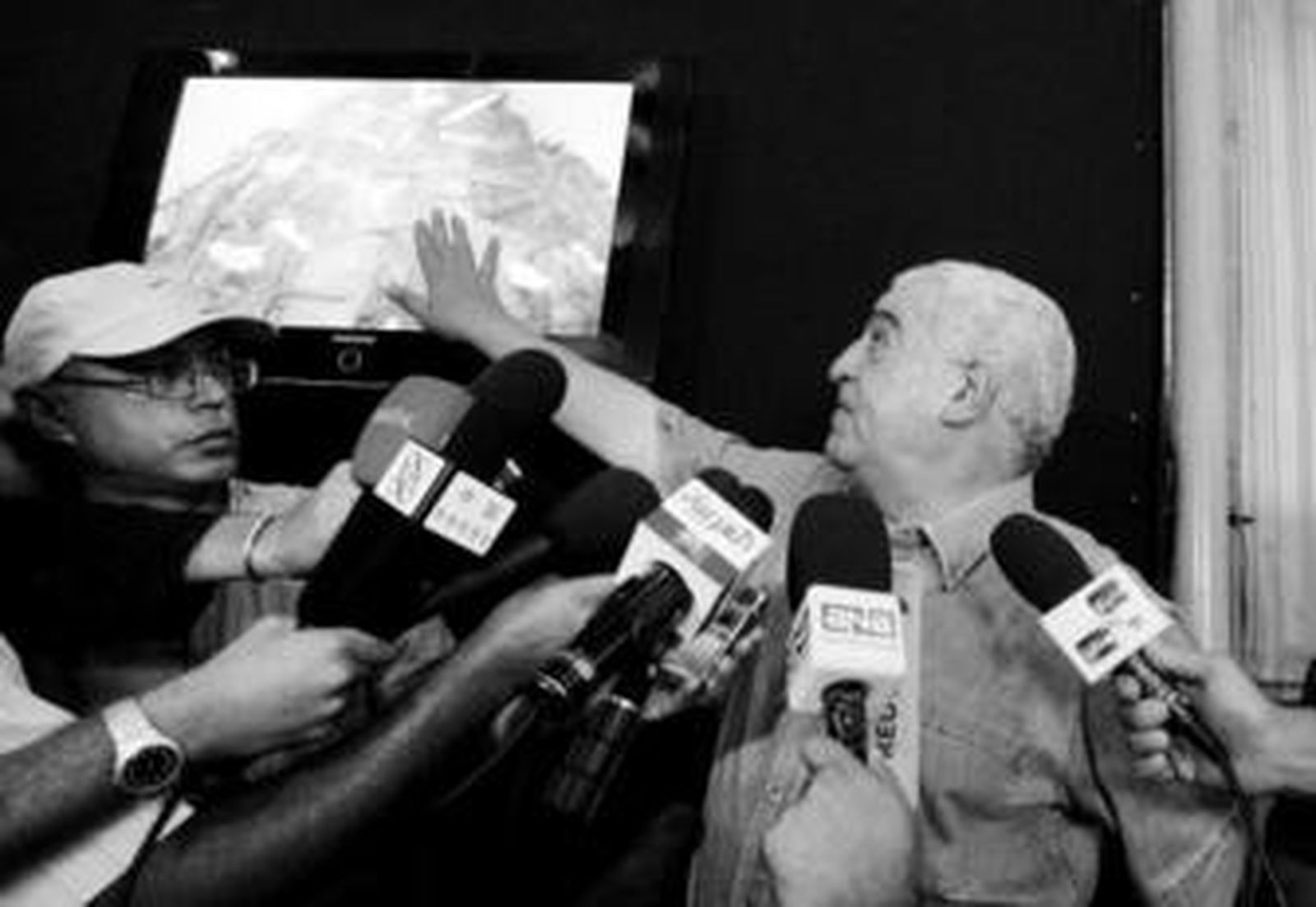 Zawi Hawas muestra, por primera vez en directo, un yacimiento no intervenido por el hombre.