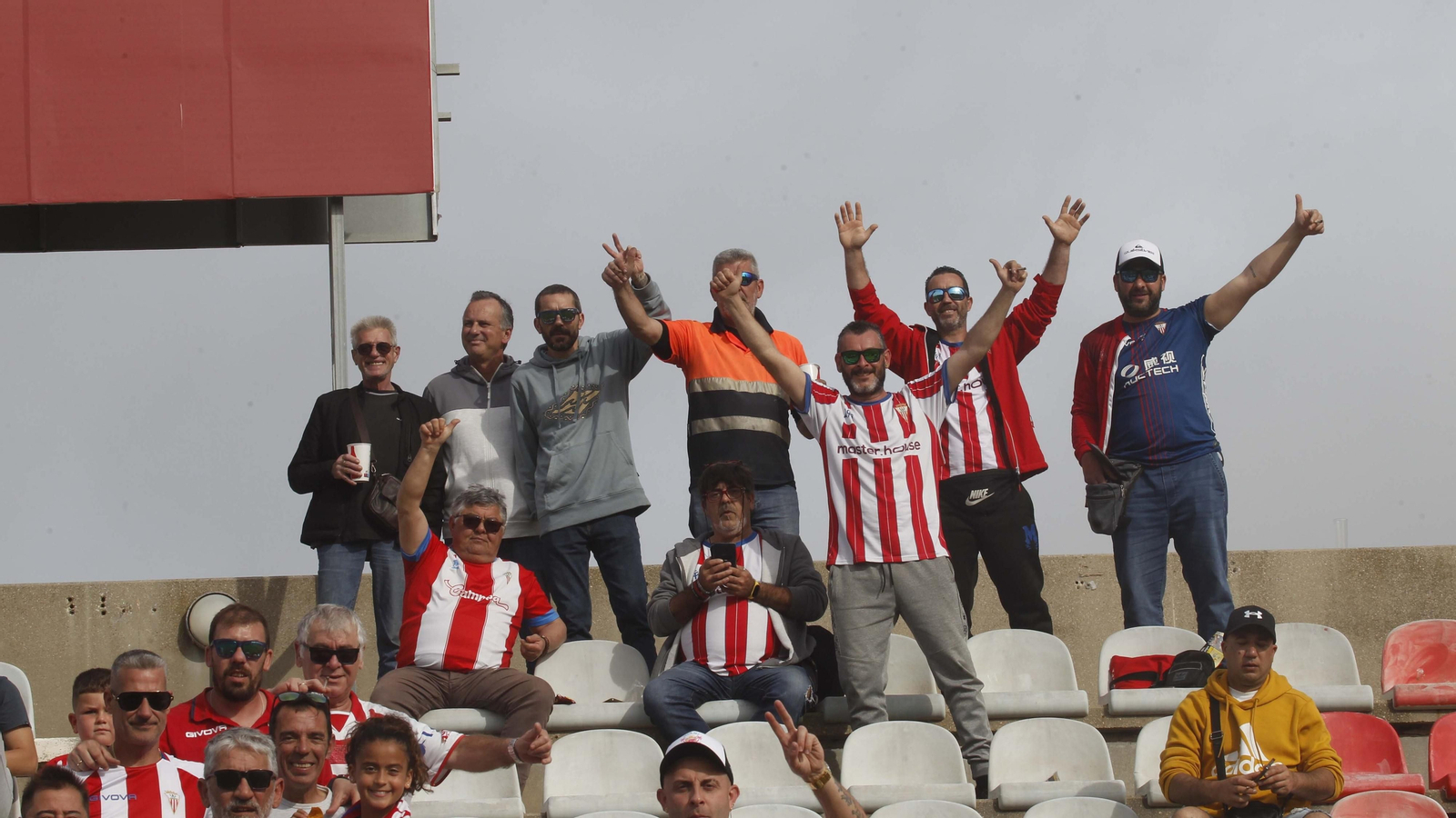 Búscate en el Algeciras CF  - Linares de Primera Federación