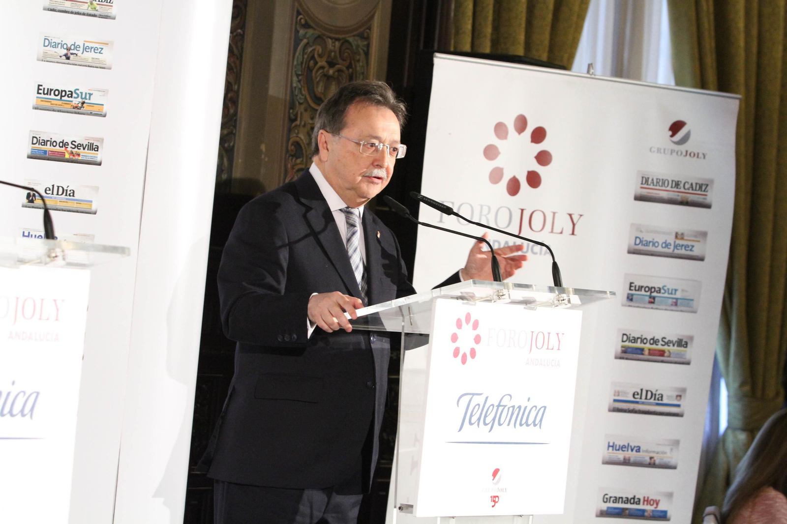 Las imágenes del Foro Joly con el presidente de Ceuta