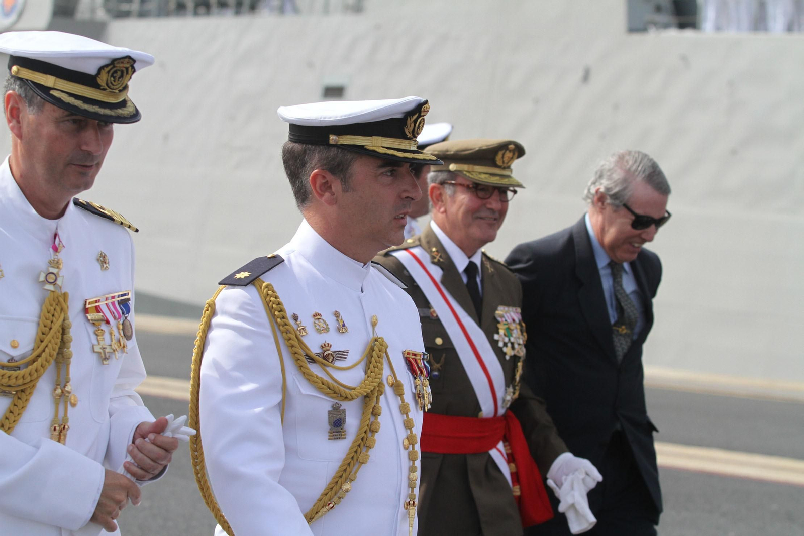 Entrega de la bandera de combate a la fragata Cristobal Colón