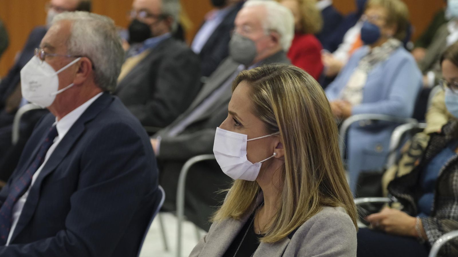 La delegada del Gobierno de la Junta y el presidente de Asempal durante el foro.