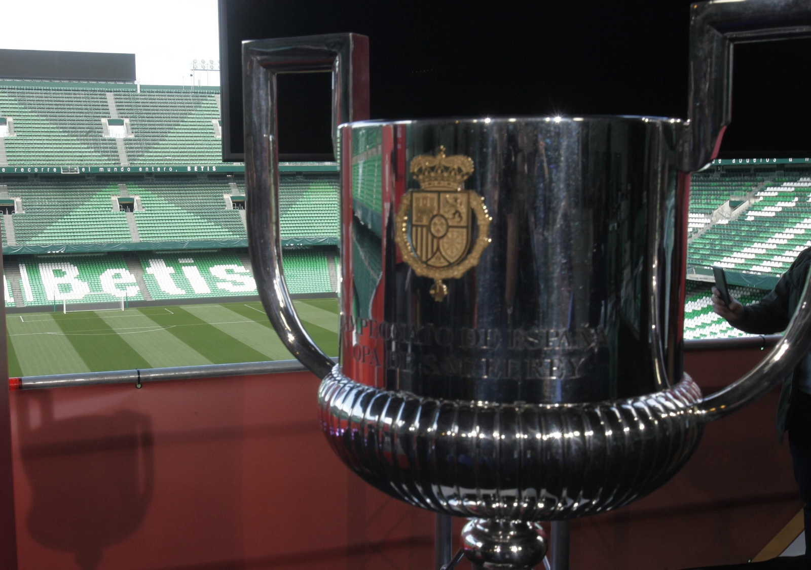 Las imágenes del sorteo de las semifinales de la Copa del Rey