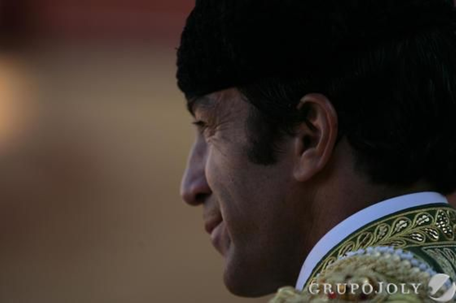 Juan Mora toreando el primer toro de la tarde.

Foto: Juan Carlos Munoz