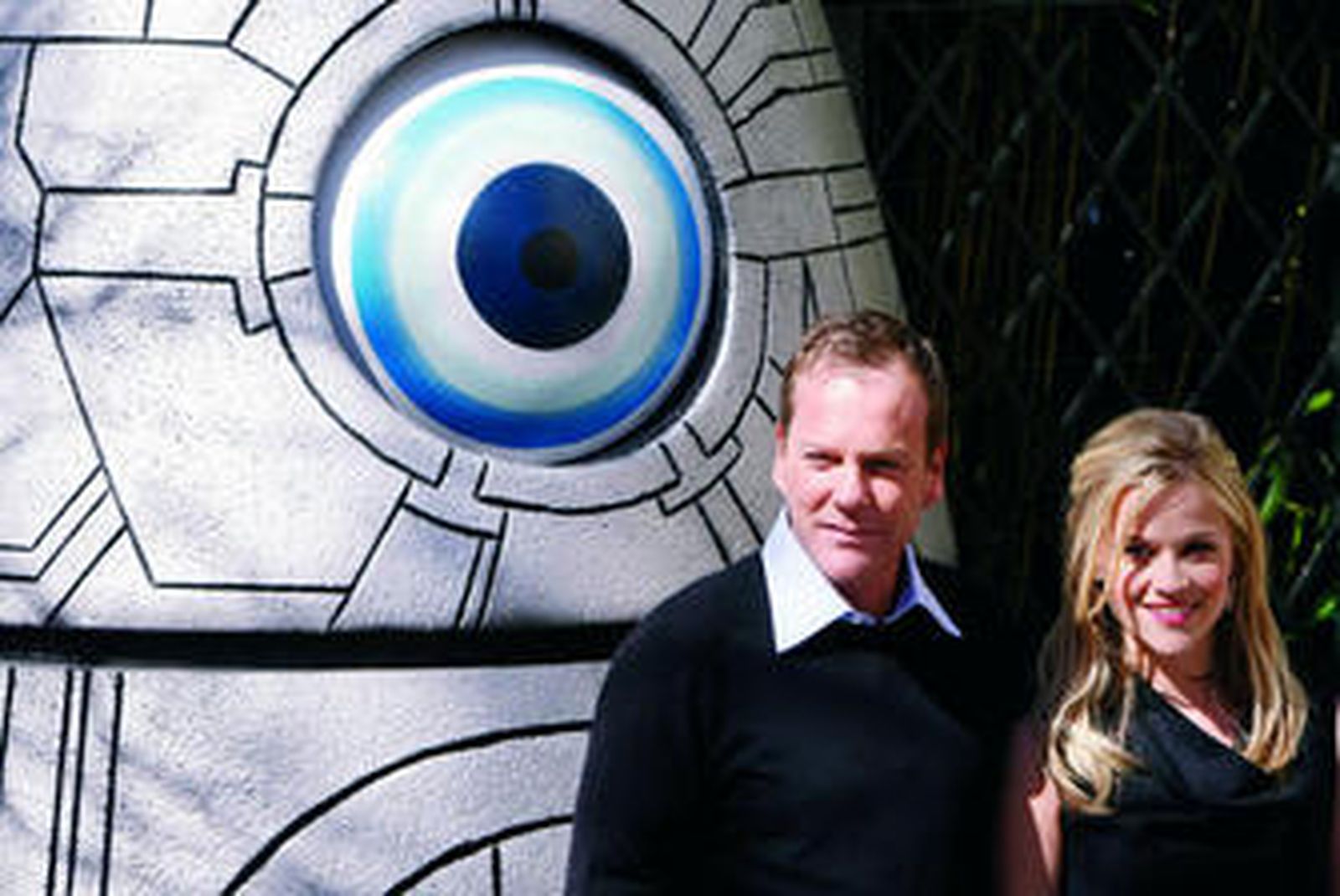 Kiefer Sutherland y Reese Witherspoon prestan sus voces a los personajes de 'Monstruos contra alienígenas'.