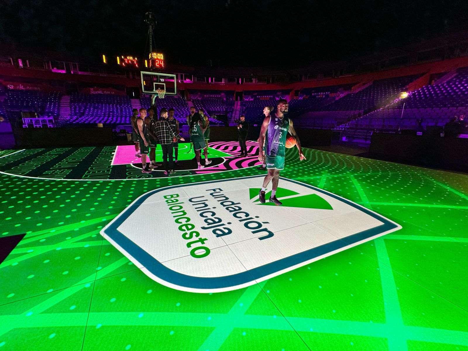 El Unicaja, en la pista del Belgrado Arena.