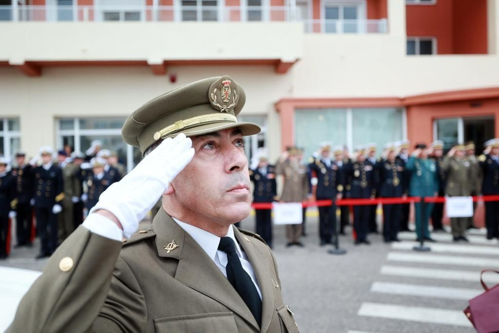 Las imágenes del día de la Subdelegación de Defensa en Cádiz y entrega de reconocimientos