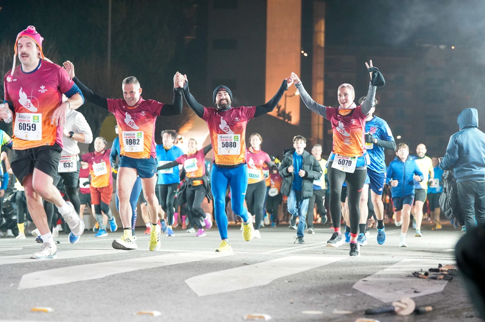 En imágenes: búscate en tu llegada a meta de la Carrera de San Antón 2026 (16)