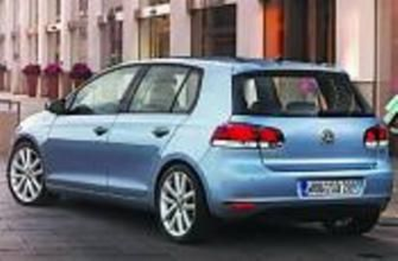 El versión de tres puertas presenta una imagen muy estilizada y deportiva.