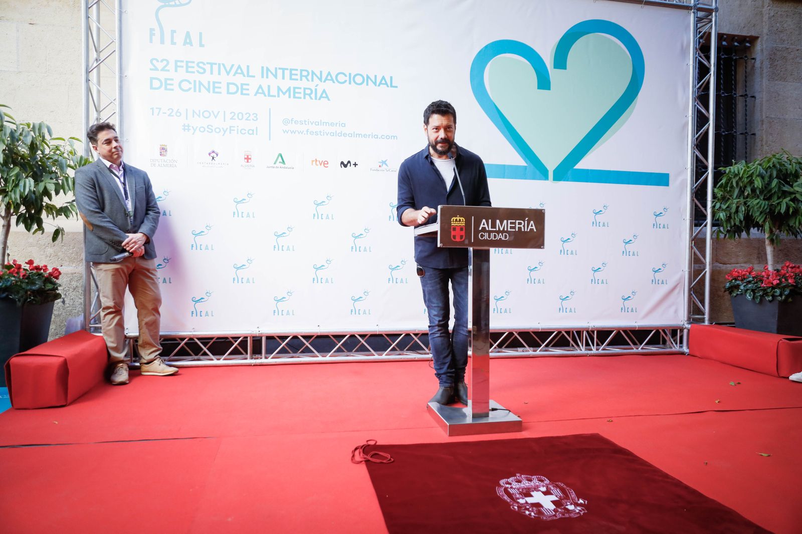 Imágenes en el paseo de la fama de Álvaro Morte