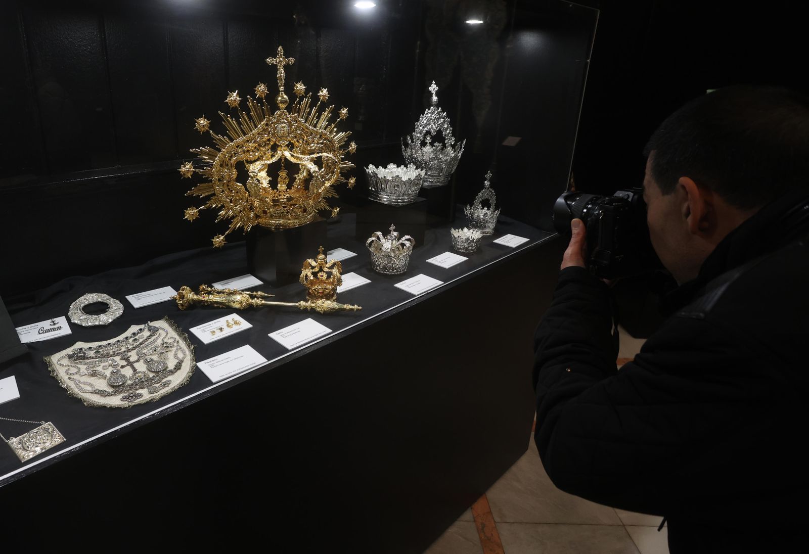 Estrenos y restauraciones de las hermandades de Gloria.