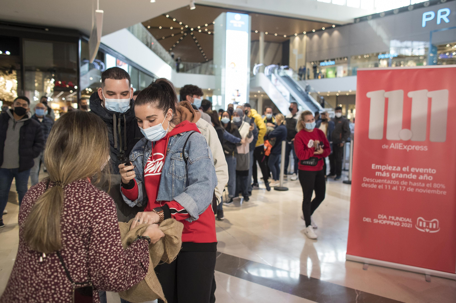 Así ha sido la apertura de AliExpress Plaza en el Centro Comercial Lagoh de Sevilla