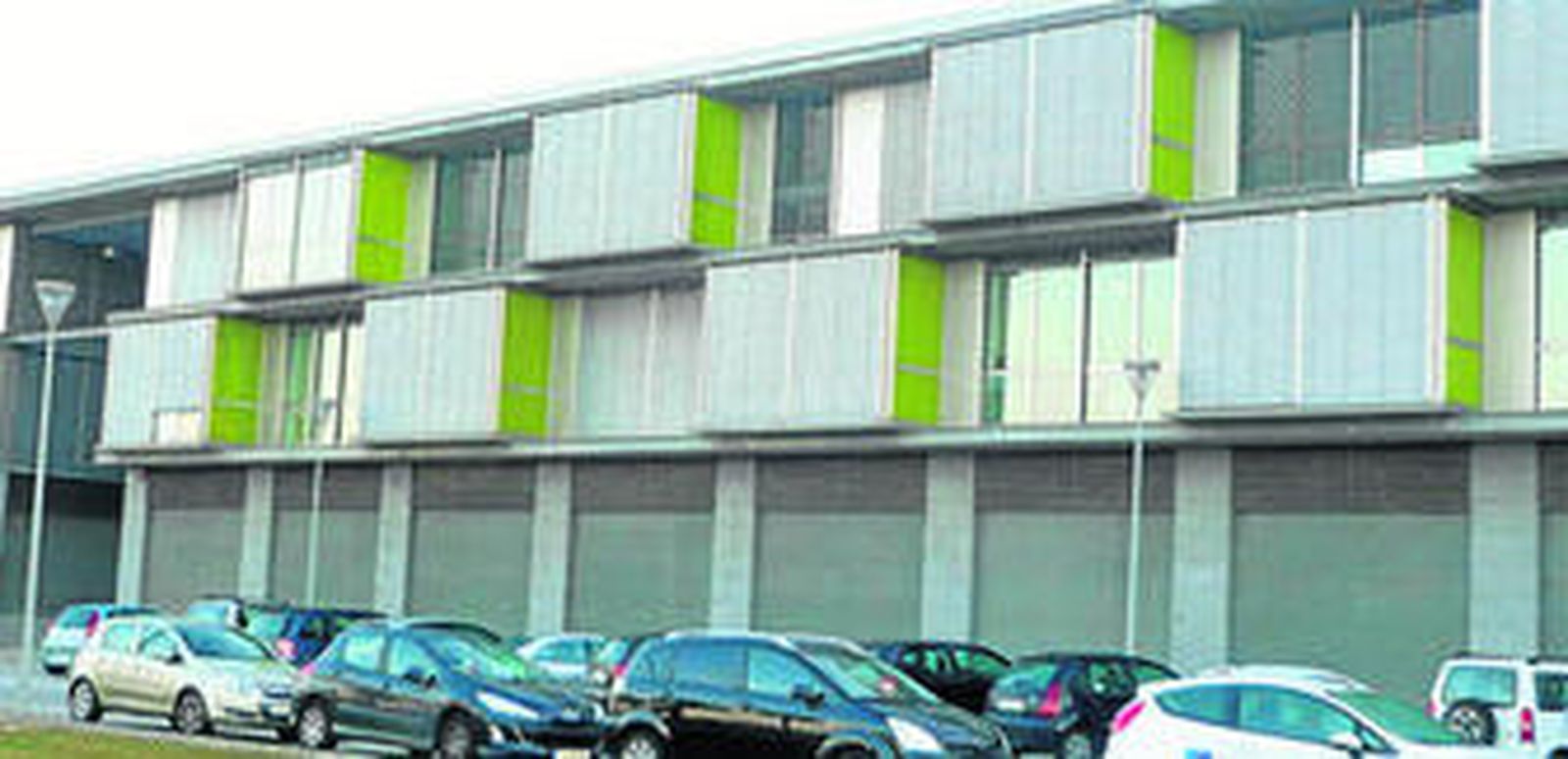 Fachada principal de Parque Mirador del Odiel, ubicado en la avenida Francisco Montenegro.