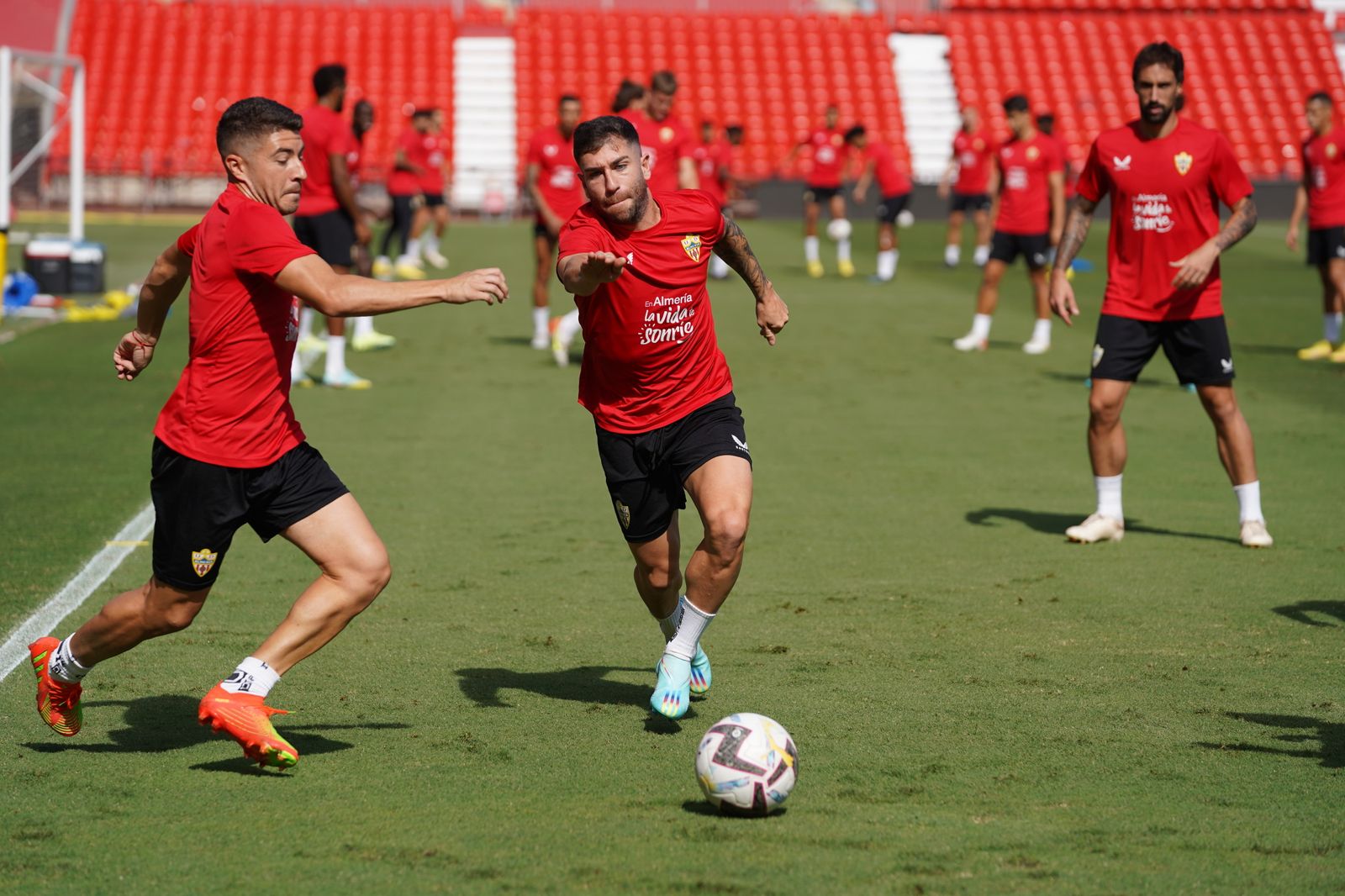 Embarba, en un entrenamiento con Portillo, arrastra molestias