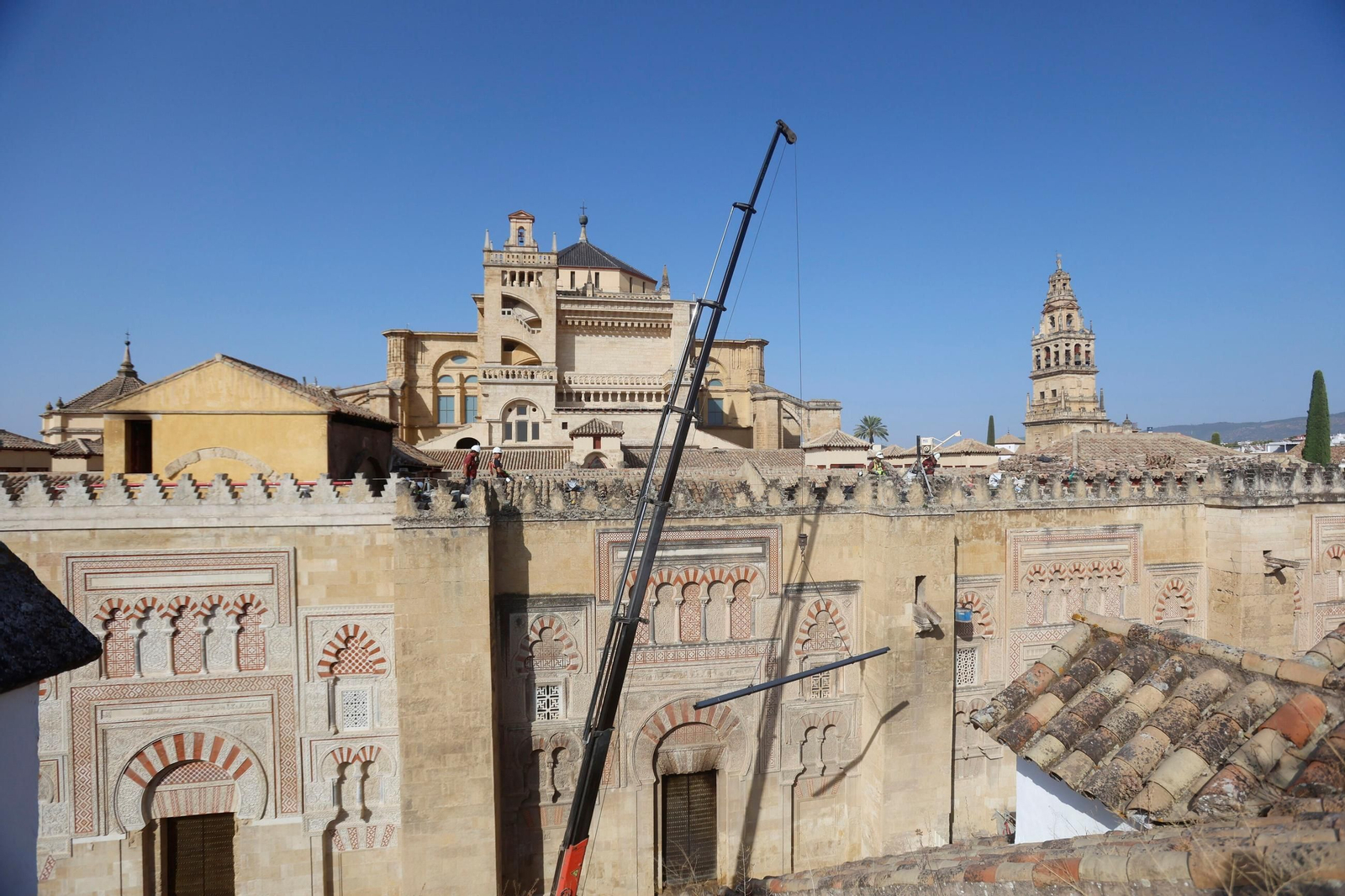 La visita del presidente de Icomos España a la Mezquita de Córdoba tras el incendio