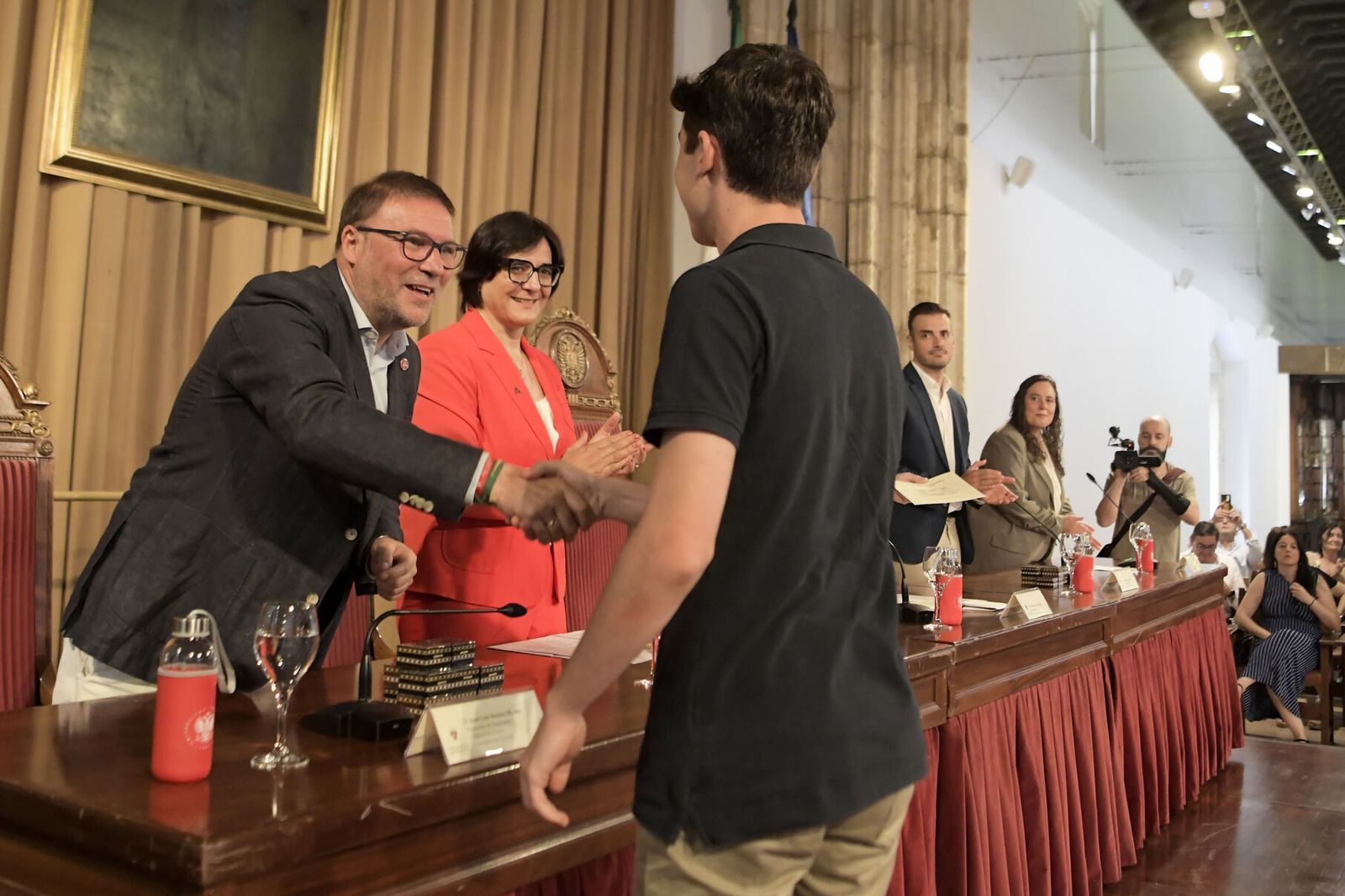 Acto de reconocimiento en Granada a los mejores estudiantes en la Selectividad 2024