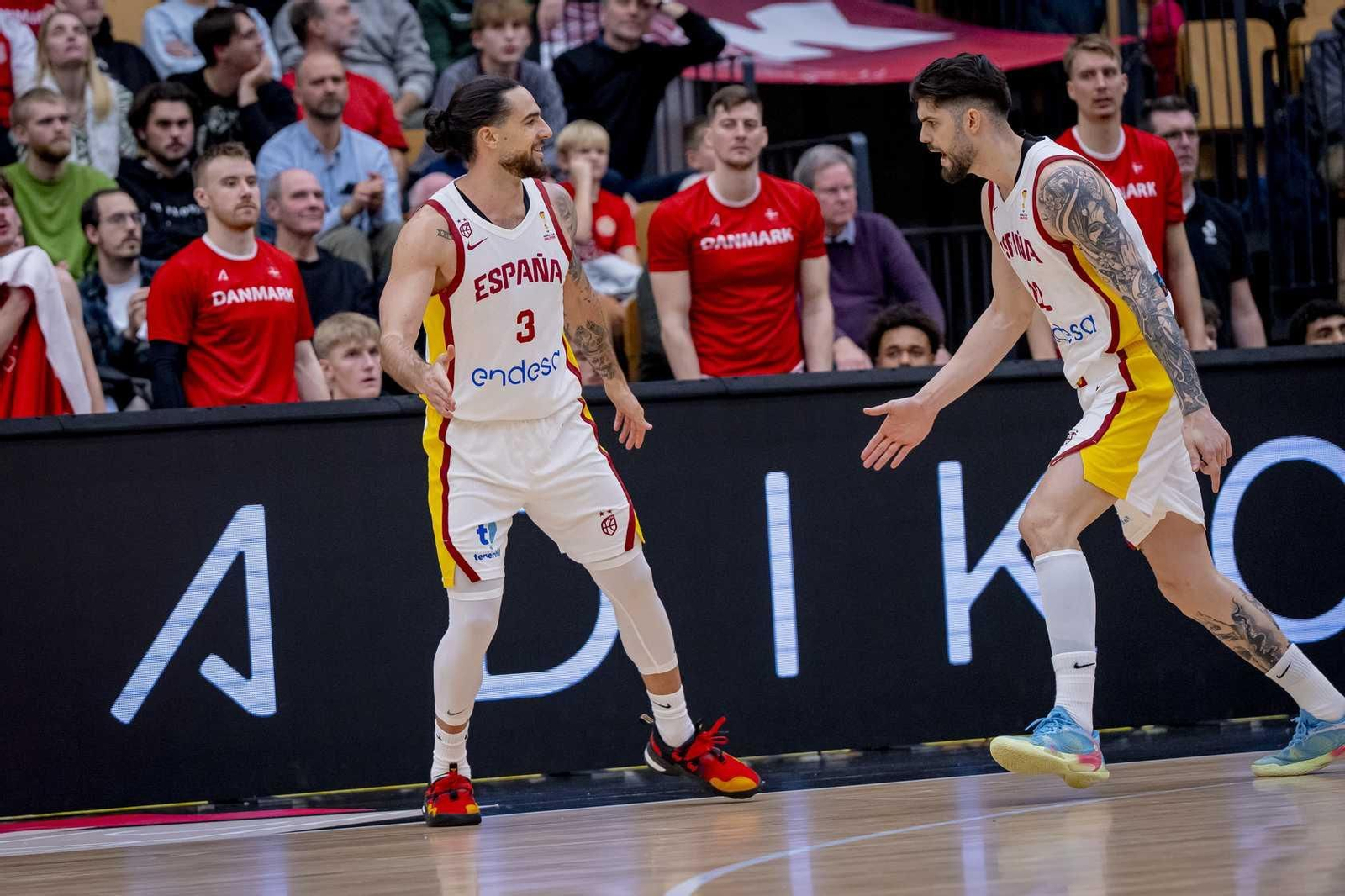 Cómodo inicio de la España de Chus Mateo con un buen Alberto Díaz