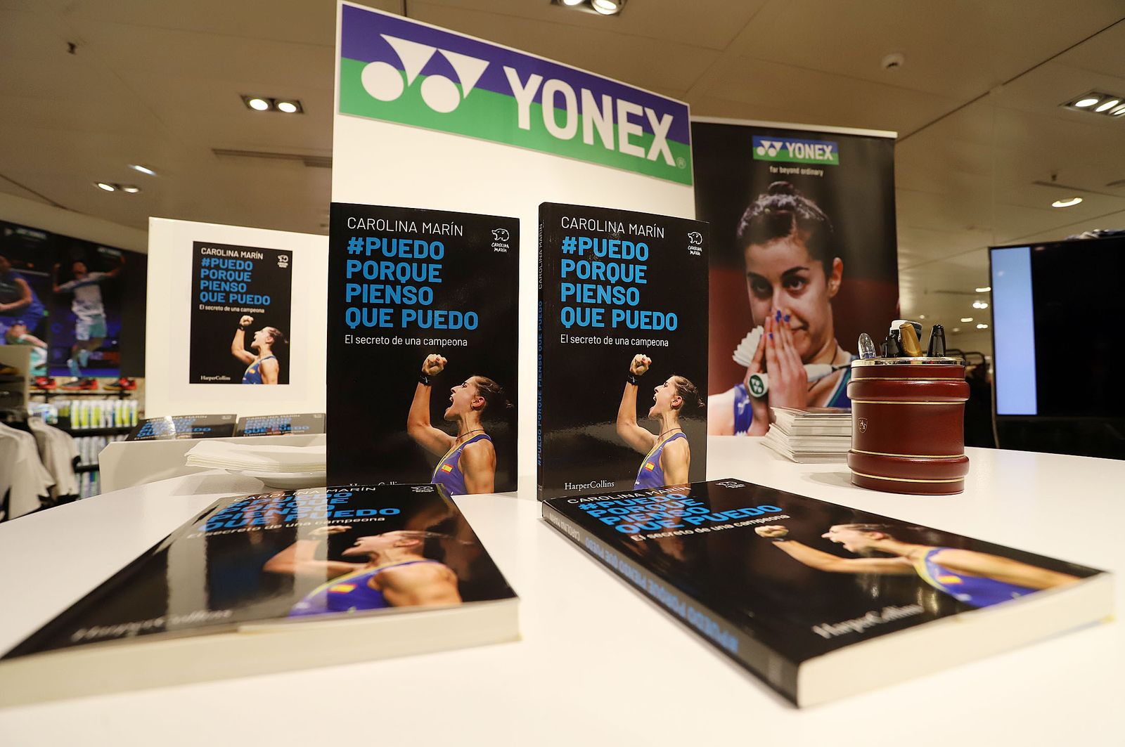 Huelva 2021: Carolina Marín firma autógrafos en el Corte Inglés de Huelva durante el Mundial de Bádminton