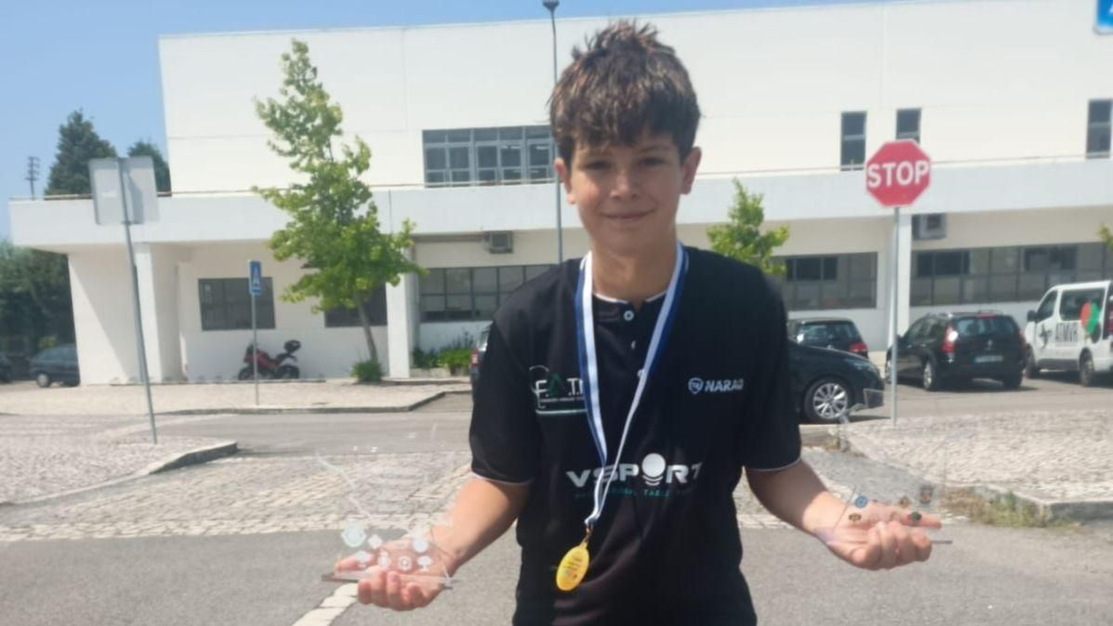 Javier Galán júnior posa con los trofeos logrados en Aveiro. Javier Galán júnior posa con los trofeos logrados en Aveiro.