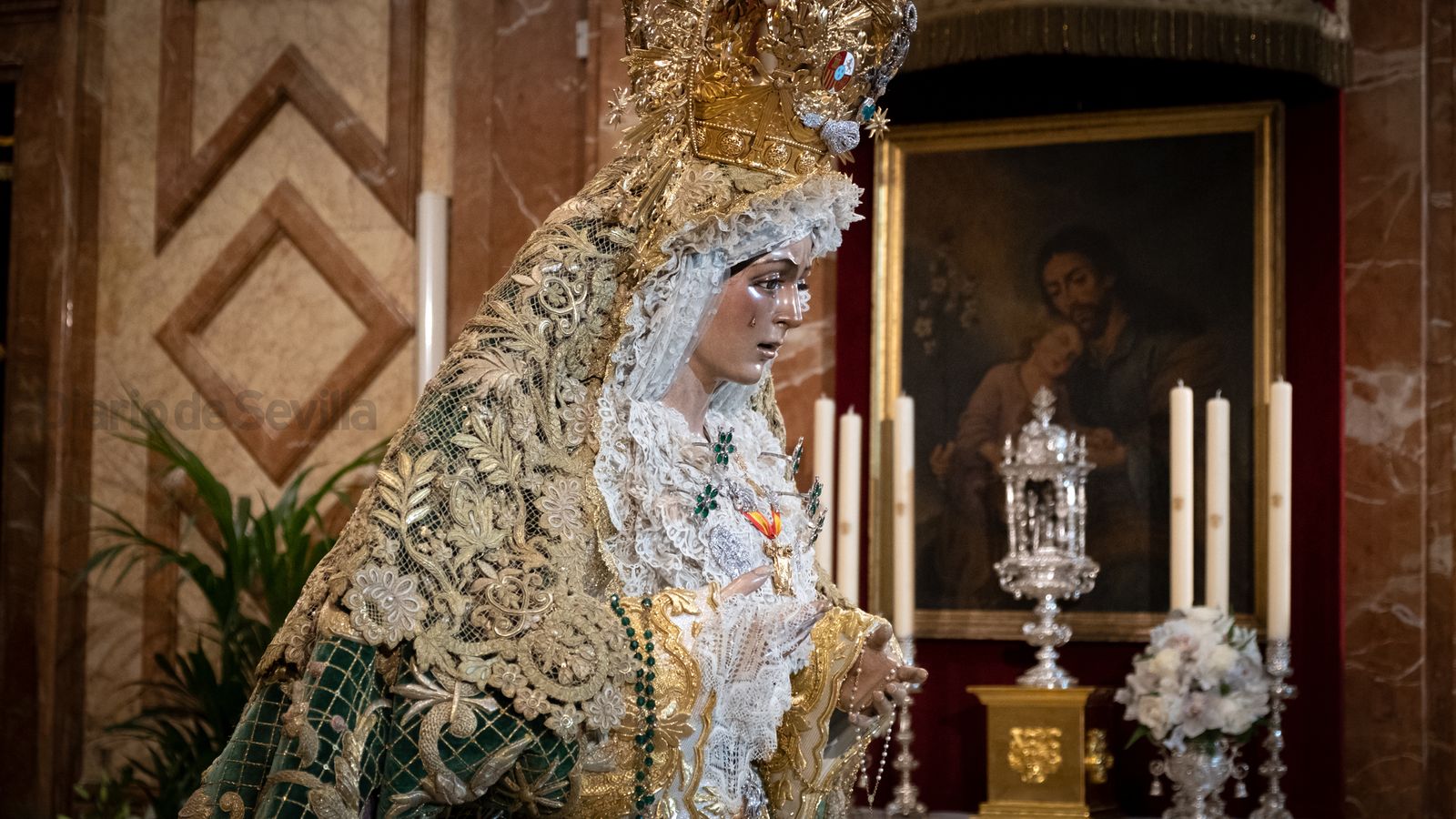 La veneración a la Virgen de la Esperanza Macarena, en imágenes