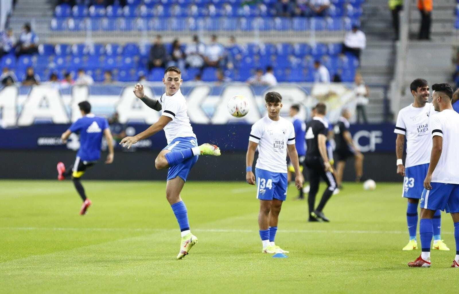 Haitam mira a Cufré ante del Málaga CF - Zaragoza