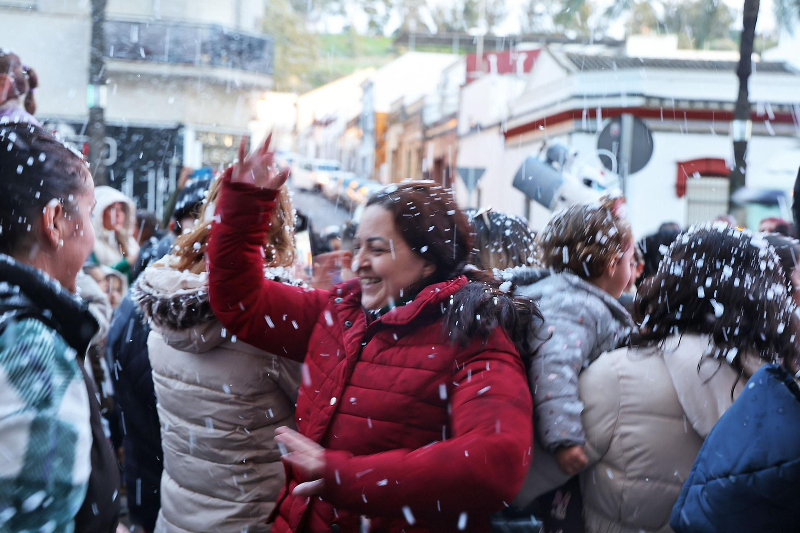 Una sorprendente nevada llena de alegría el barrio de Las Colonias