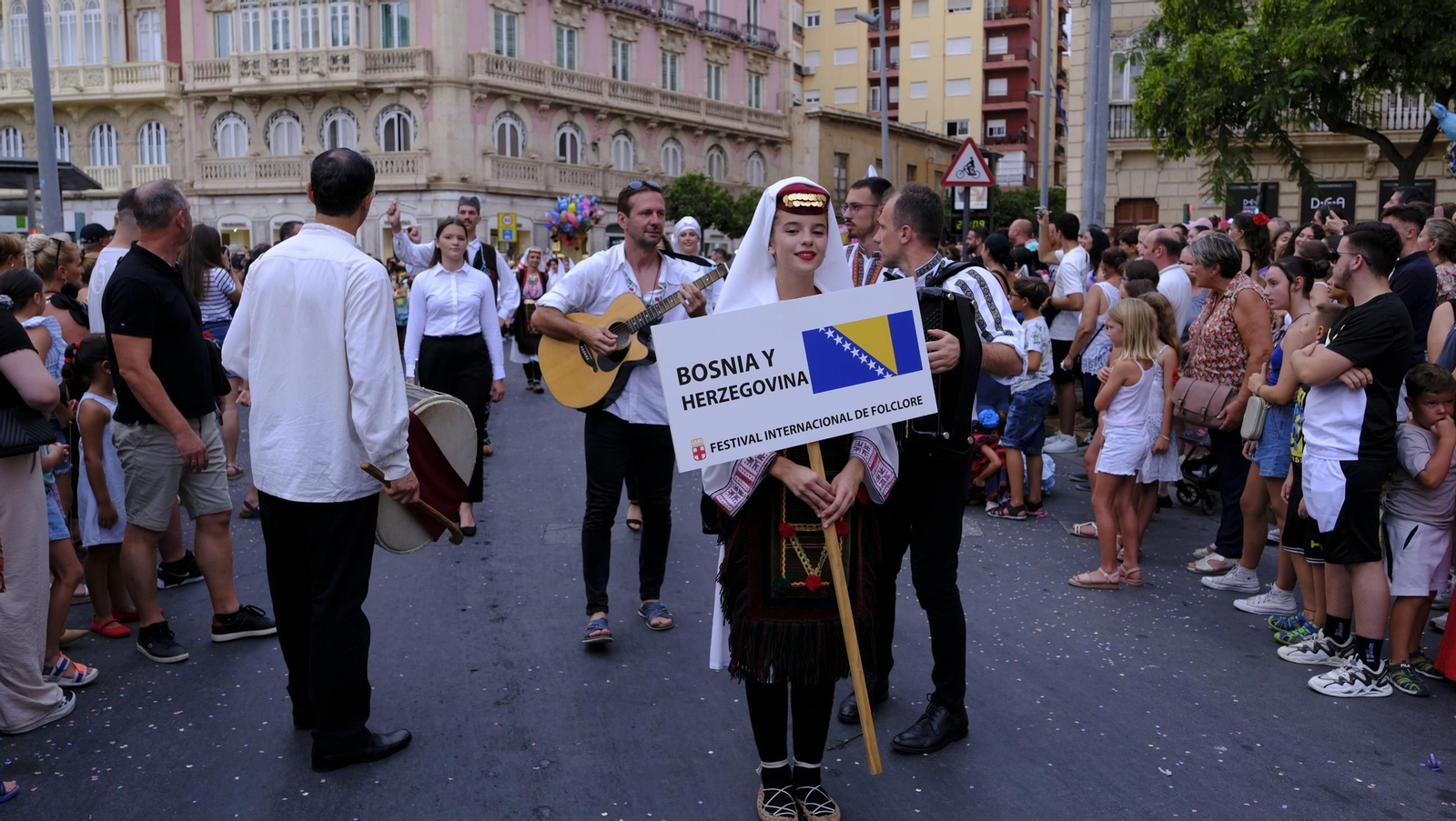 Las mejores imágenes de la Batalla de Flores de Almería