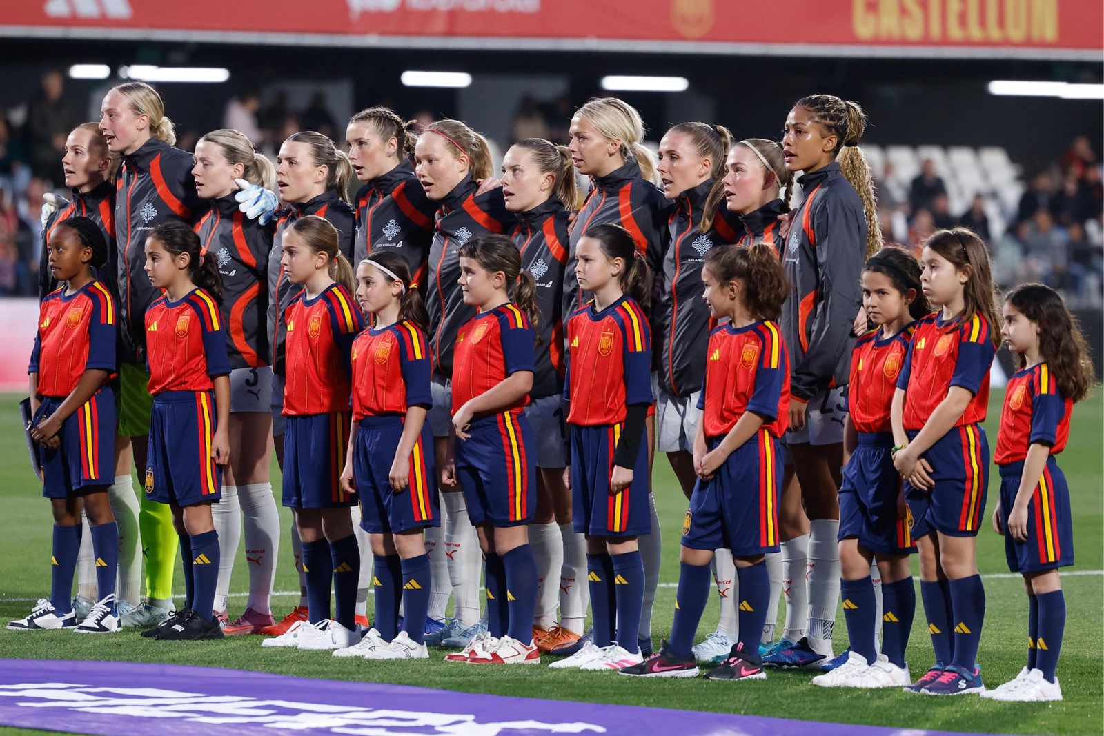 Las fotos del España-Islandia de fútbol femenino