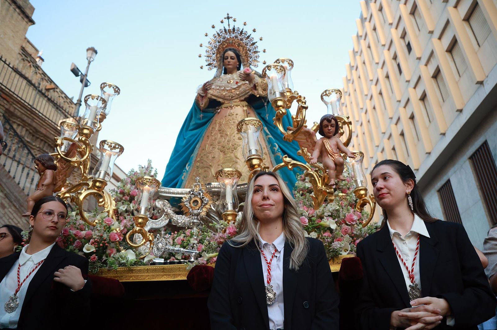 Imágenes del Rosario con la Virgen de los Ángeles