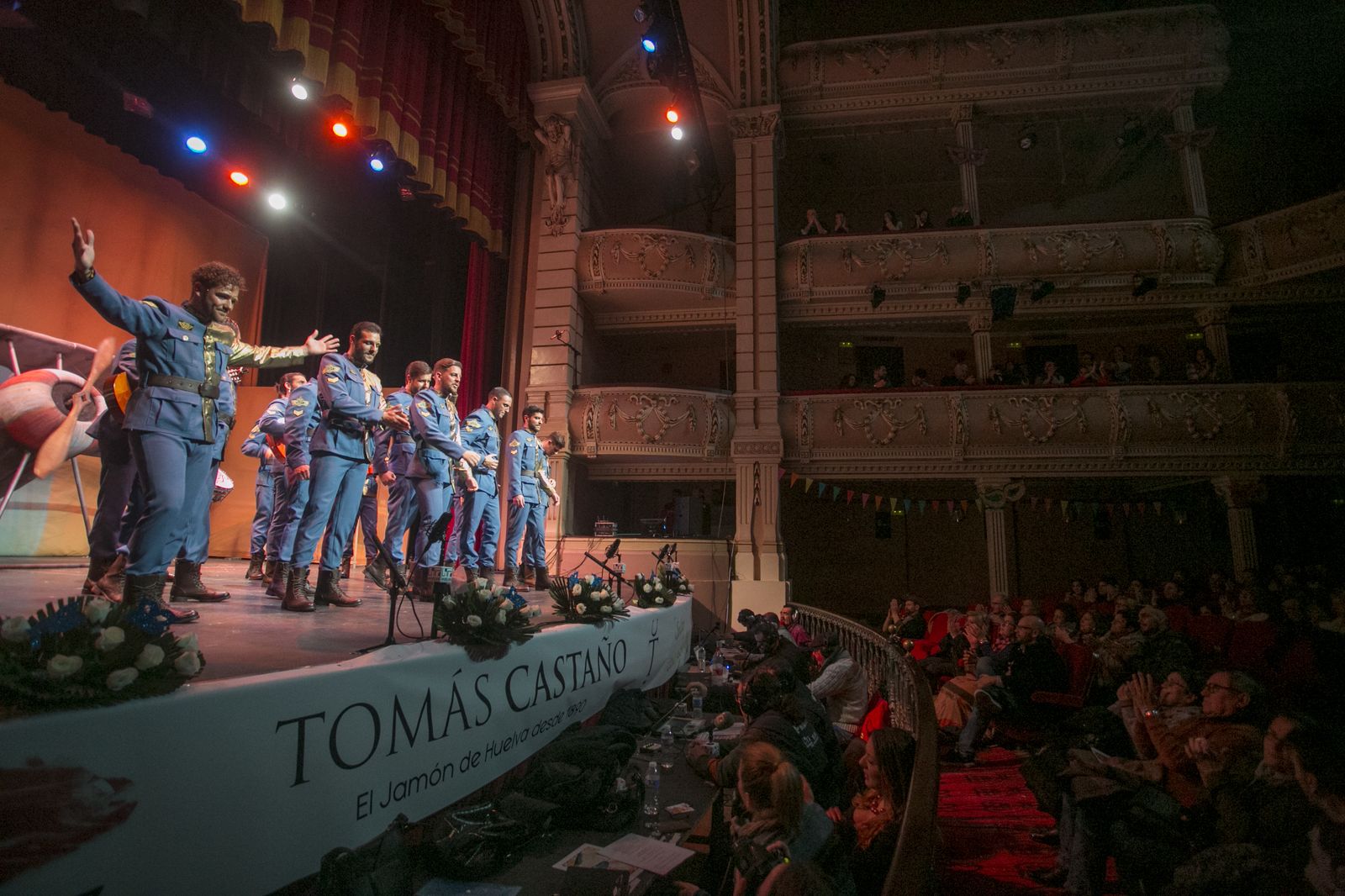 Comparsa 'El escuadrón del segundo mes', de Carmona (Sevilla)