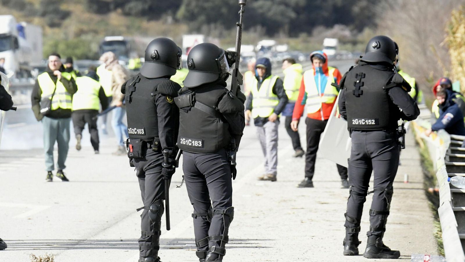 Efectivos antidisturbios en la A-92 conteniendo a los agricultores el pasado 10 de febrero
