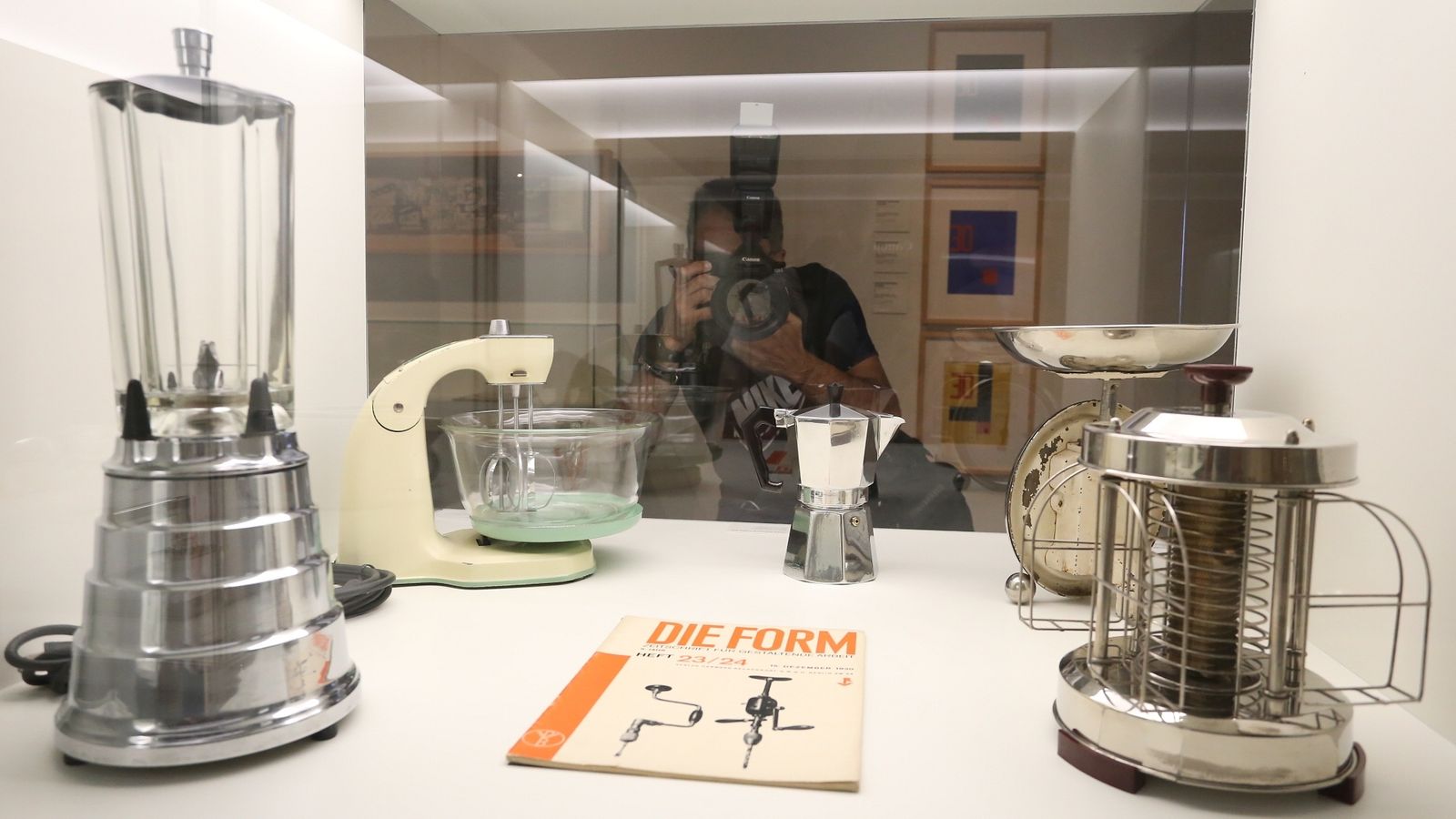 Exposición 'Las vanguardias históricas en la colección del Ivam 1914-1945'.