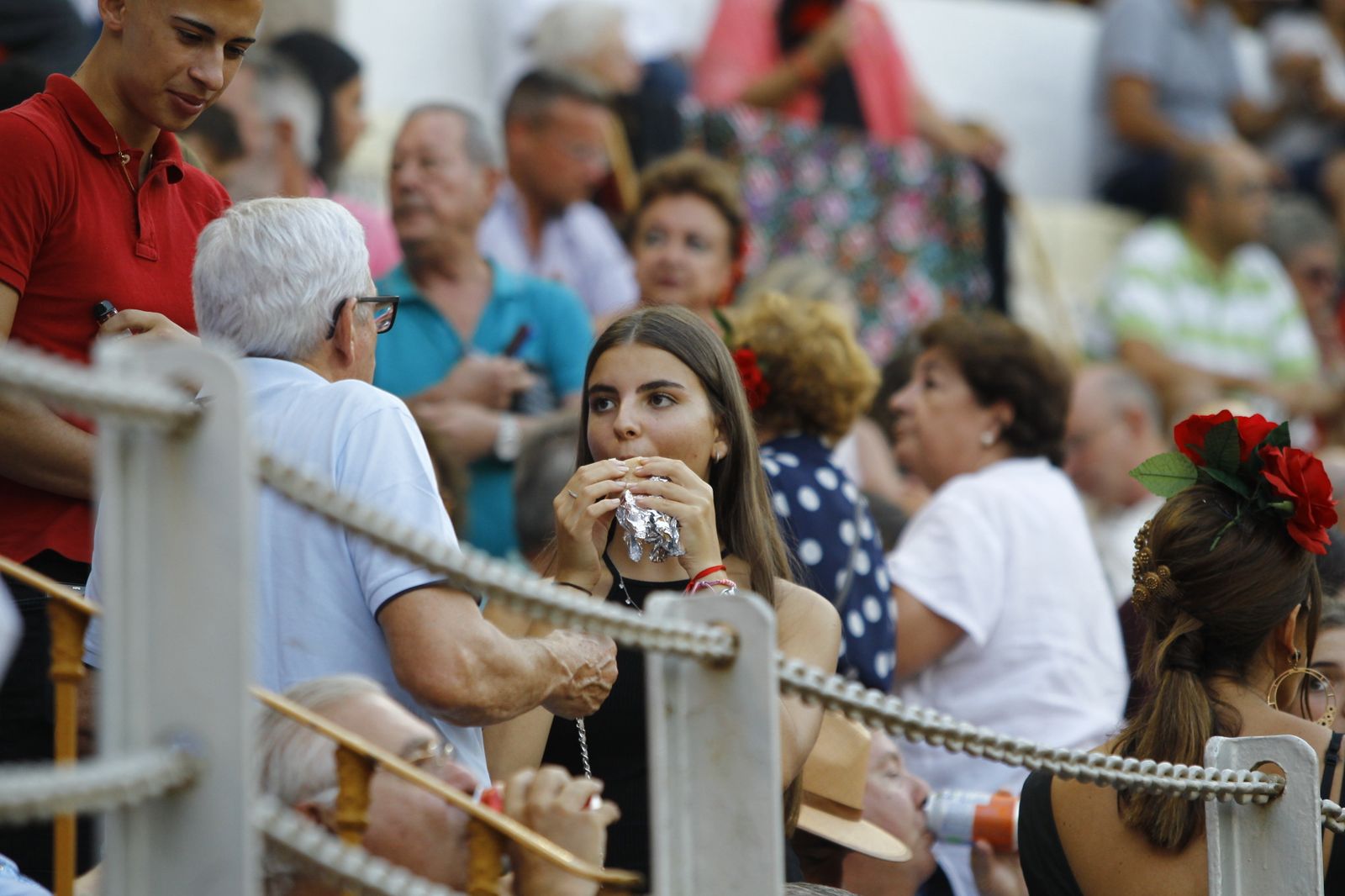 Imágenes del ambiente de la corrida de toros de la Feria de Almería