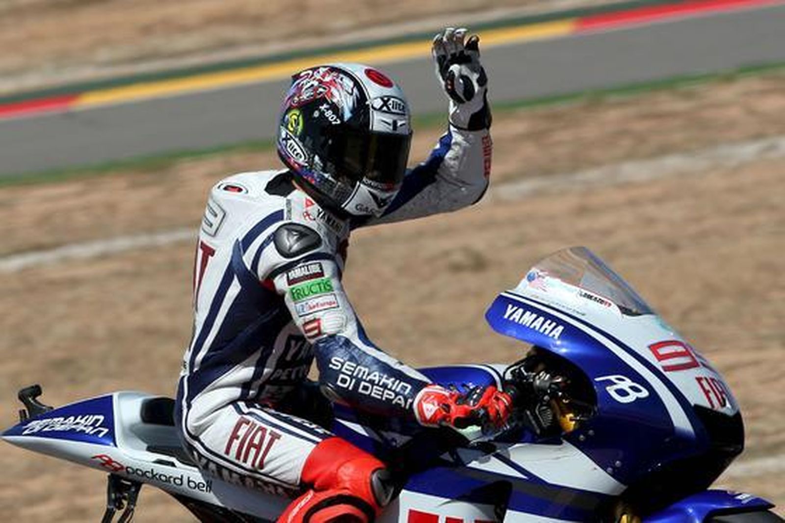 Jorge Lorenzo saluda en el Gran Premio de Aragón.

Foto: Efe